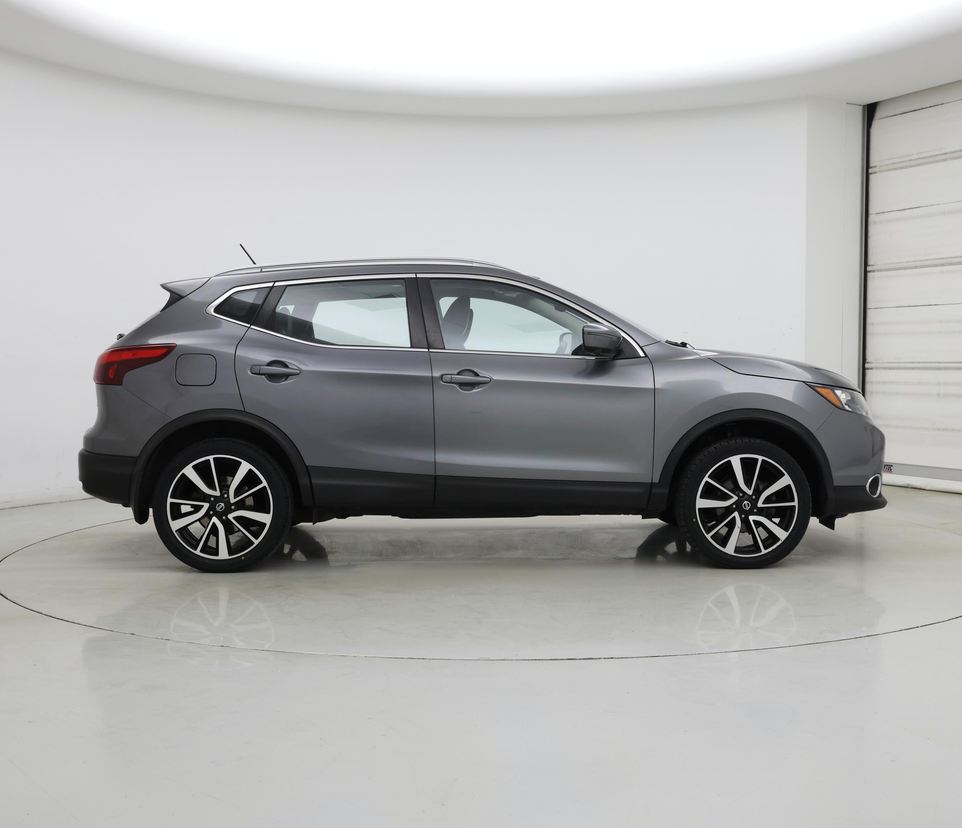 Thumbnail: 2017 Nissan Rogue Sport - 7