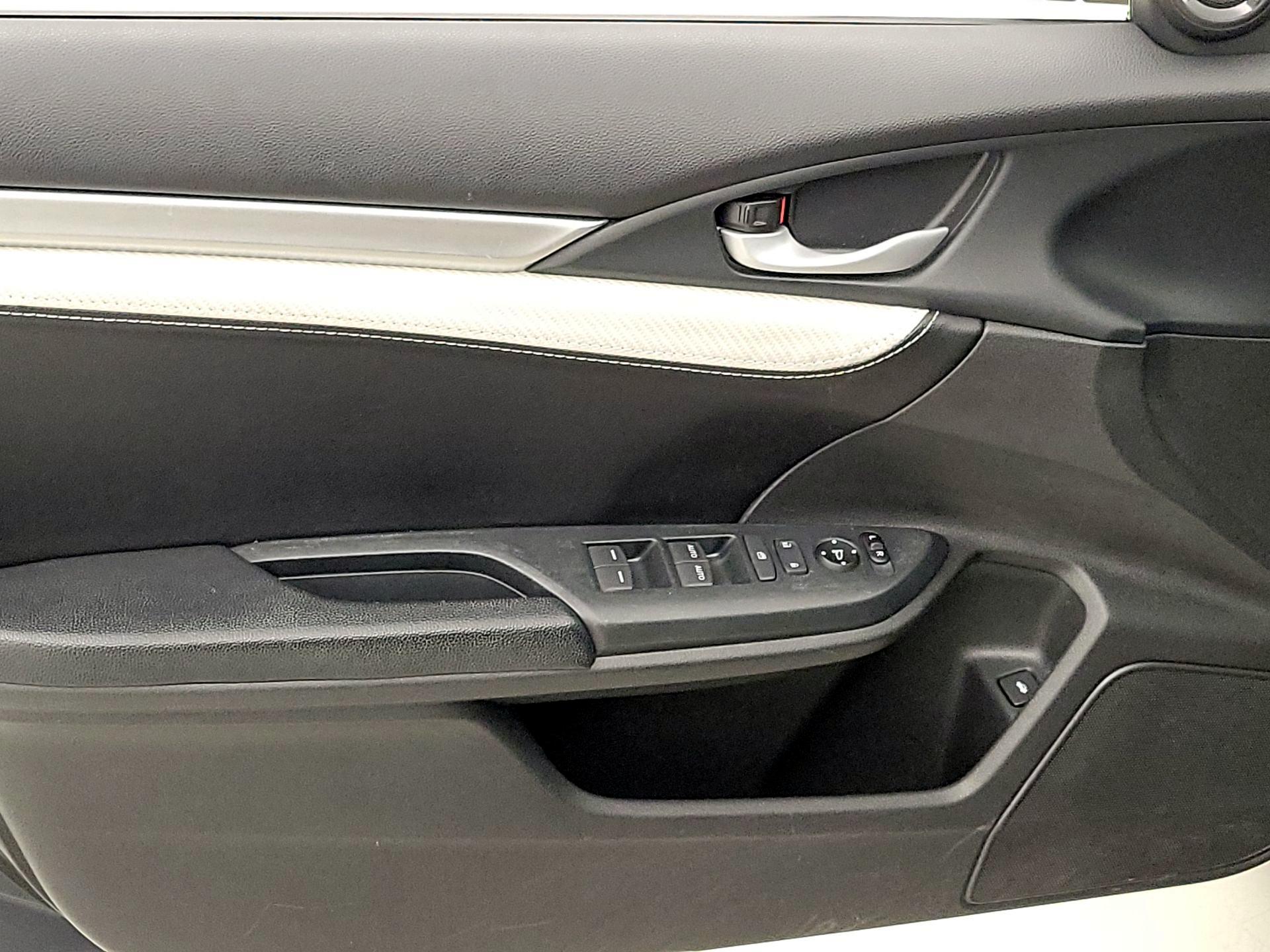 Thumbnail: 2016 Honda Civic - 12