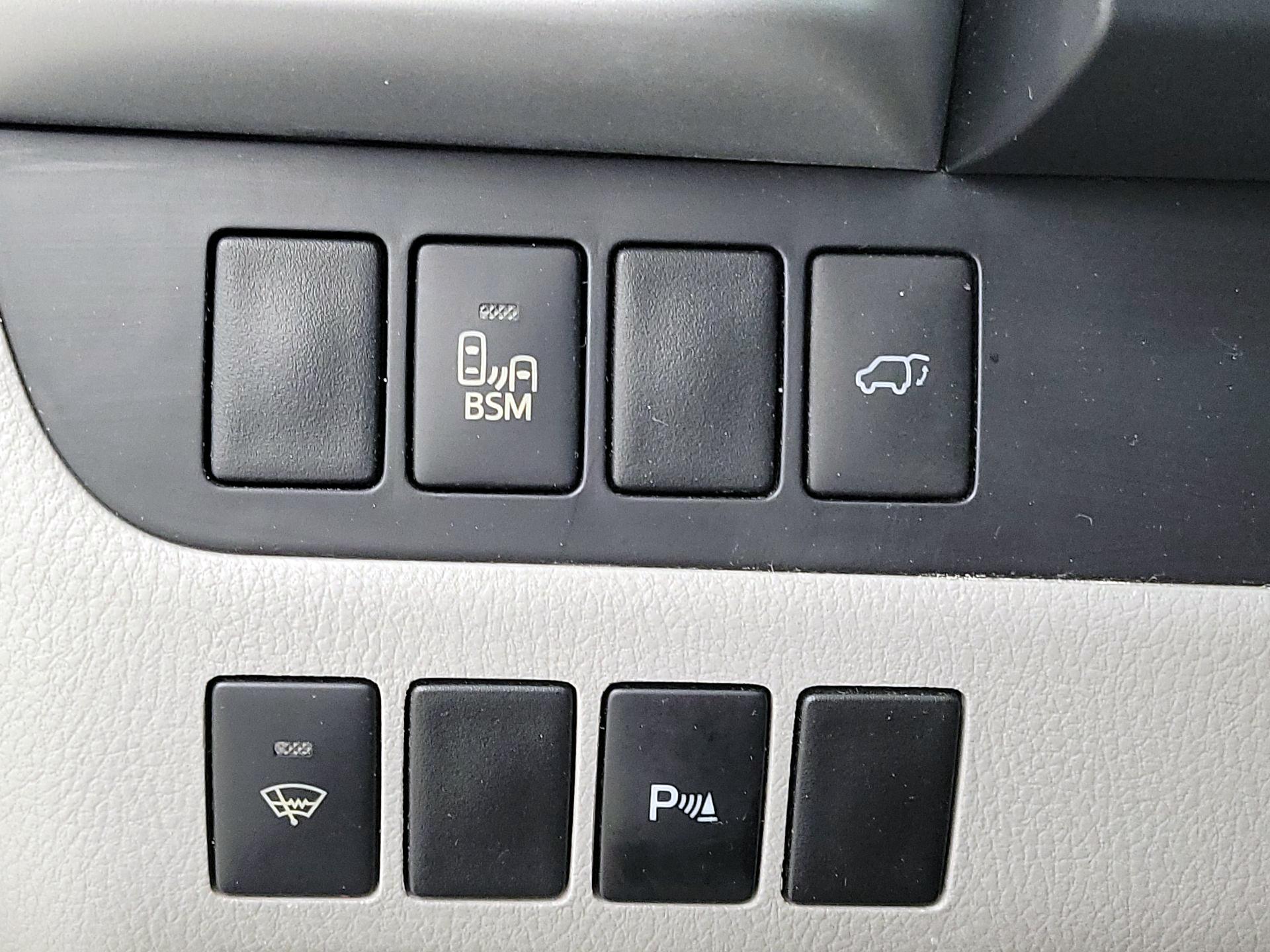 Thumbnail: 2014 Toyota Highlander - 13