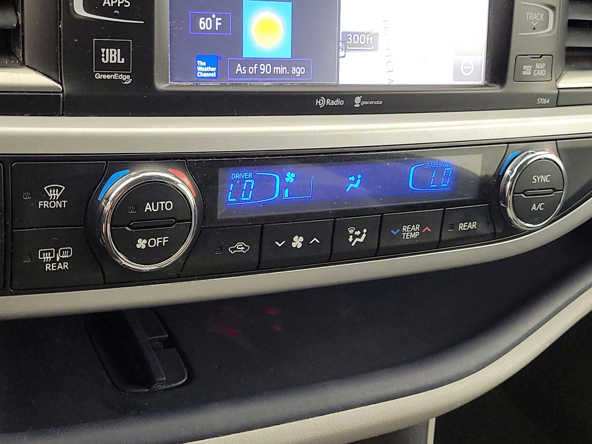 Thumbnail: 2014 Toyota Highlander - 17