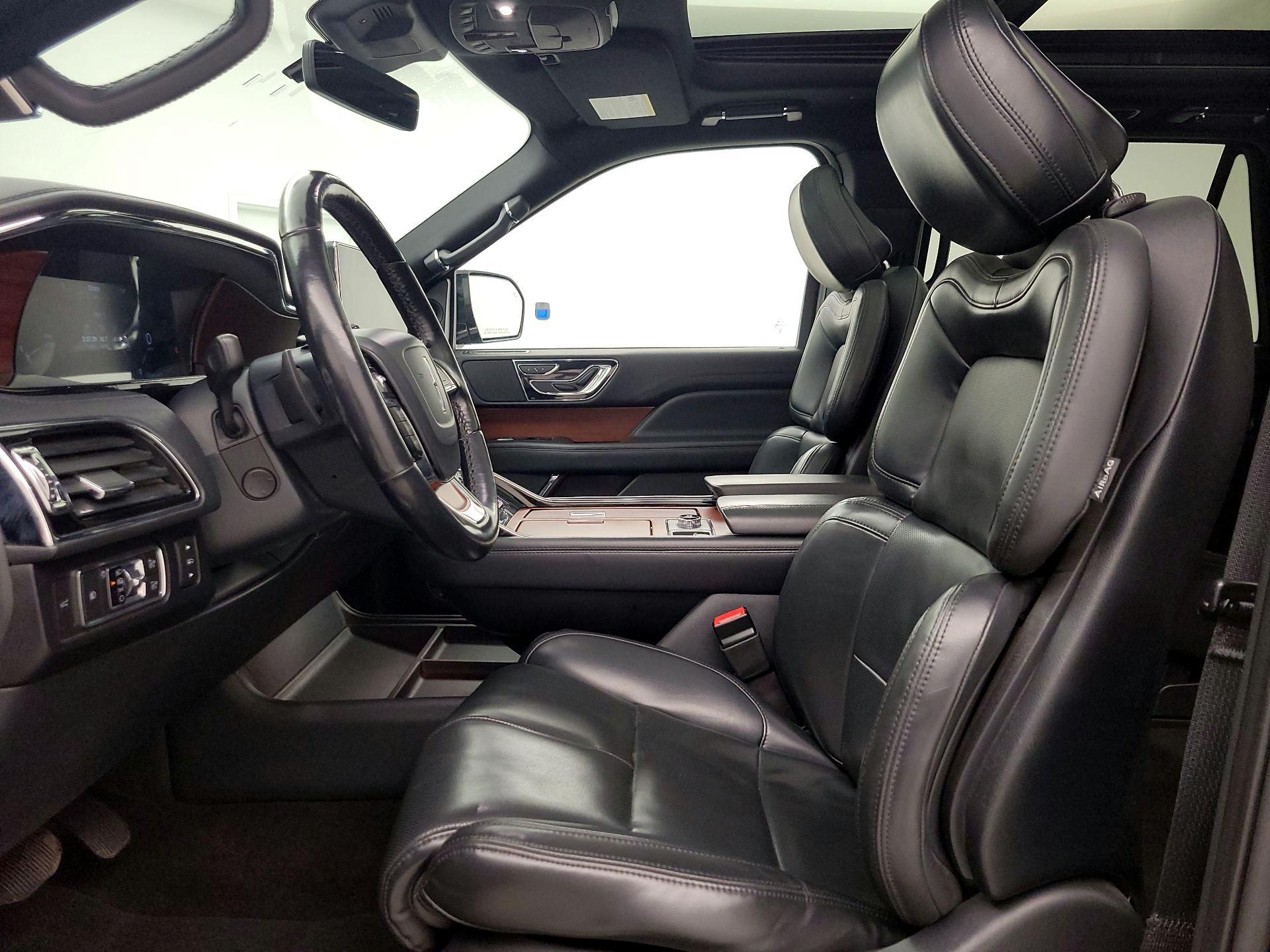 Thumbnail: 2022 Lincoln Navigator - 11