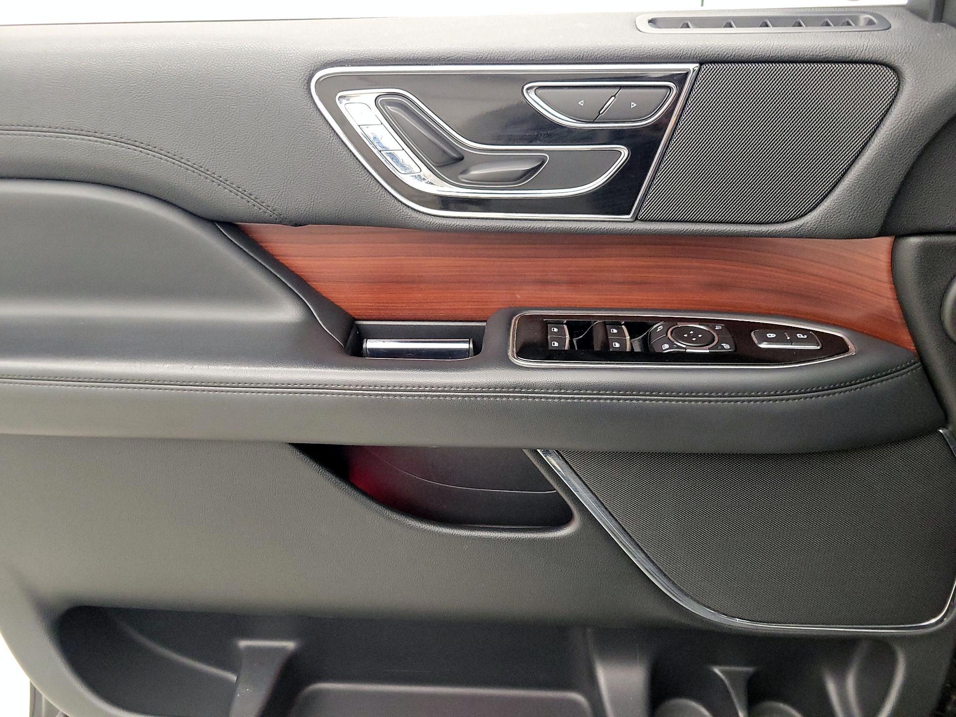 Thumbnail: 2022 Lincoln Navigator - 12