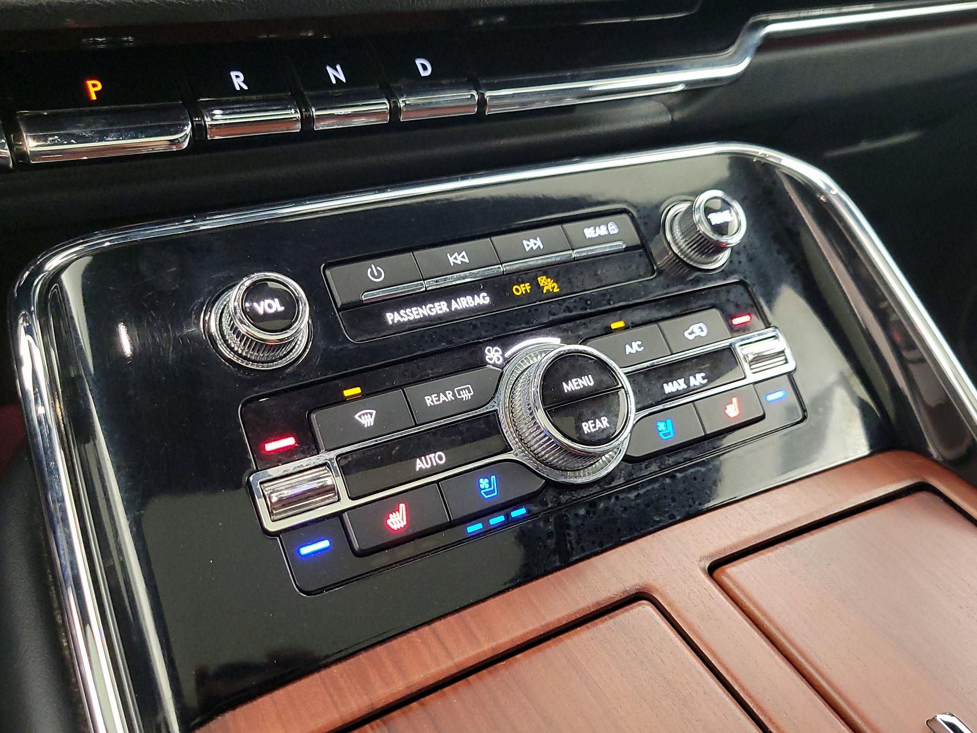 Thumbnail: 2022 Lincoln Navigator - 17