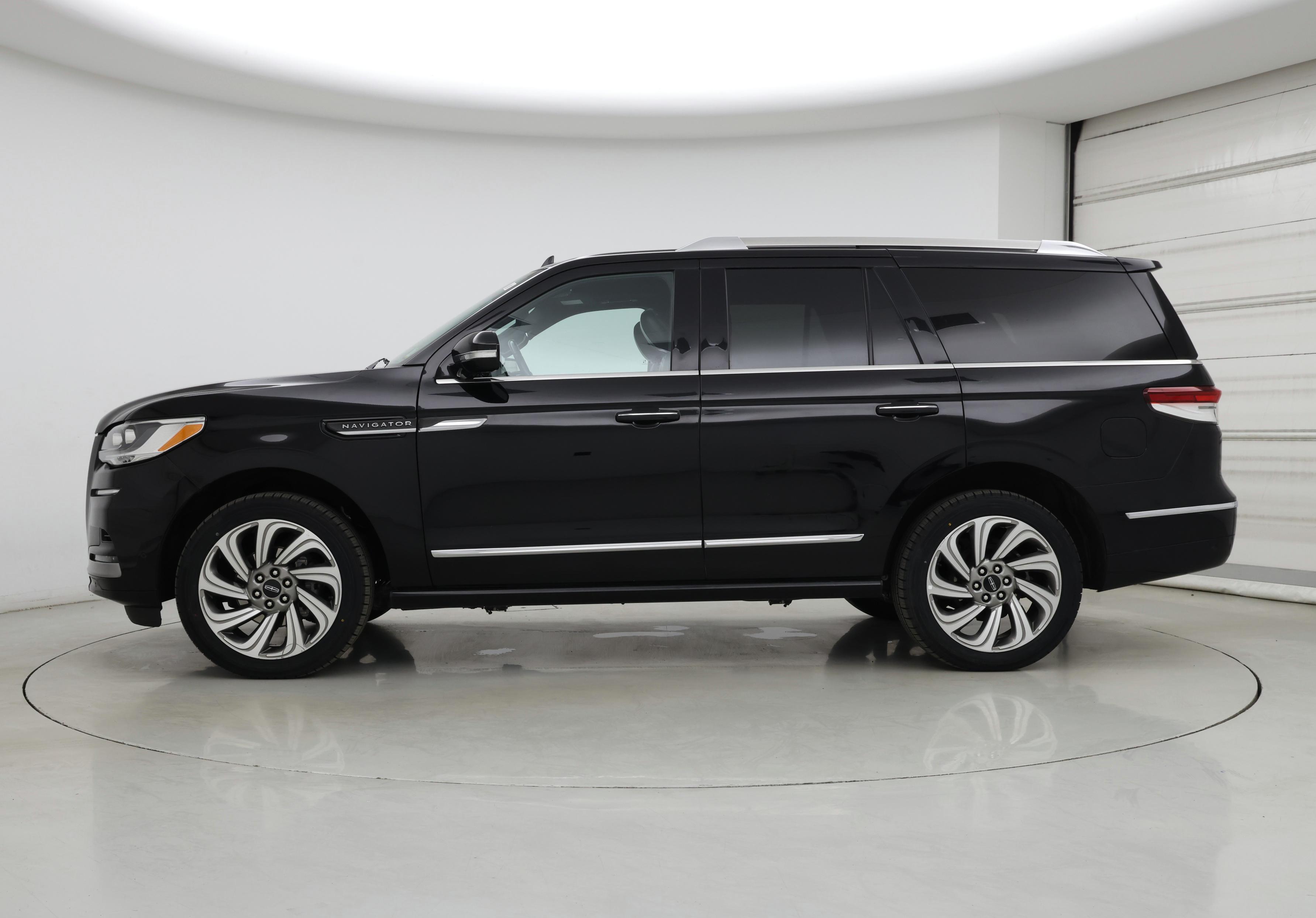 Thumbnail: 2022 Lincoln Navigator - 3