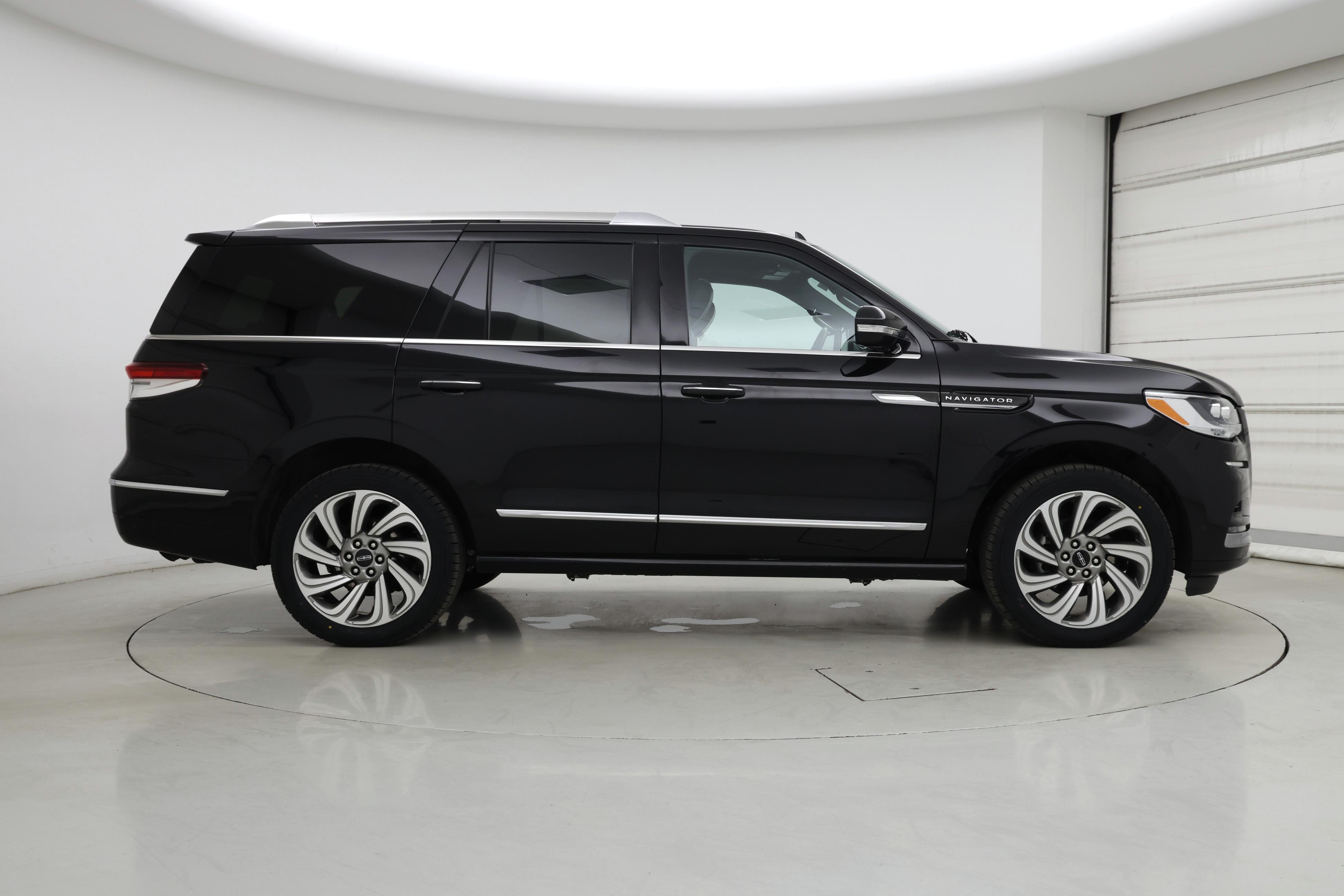 Thumbnail: 2022 Lincoln Navigator - 7