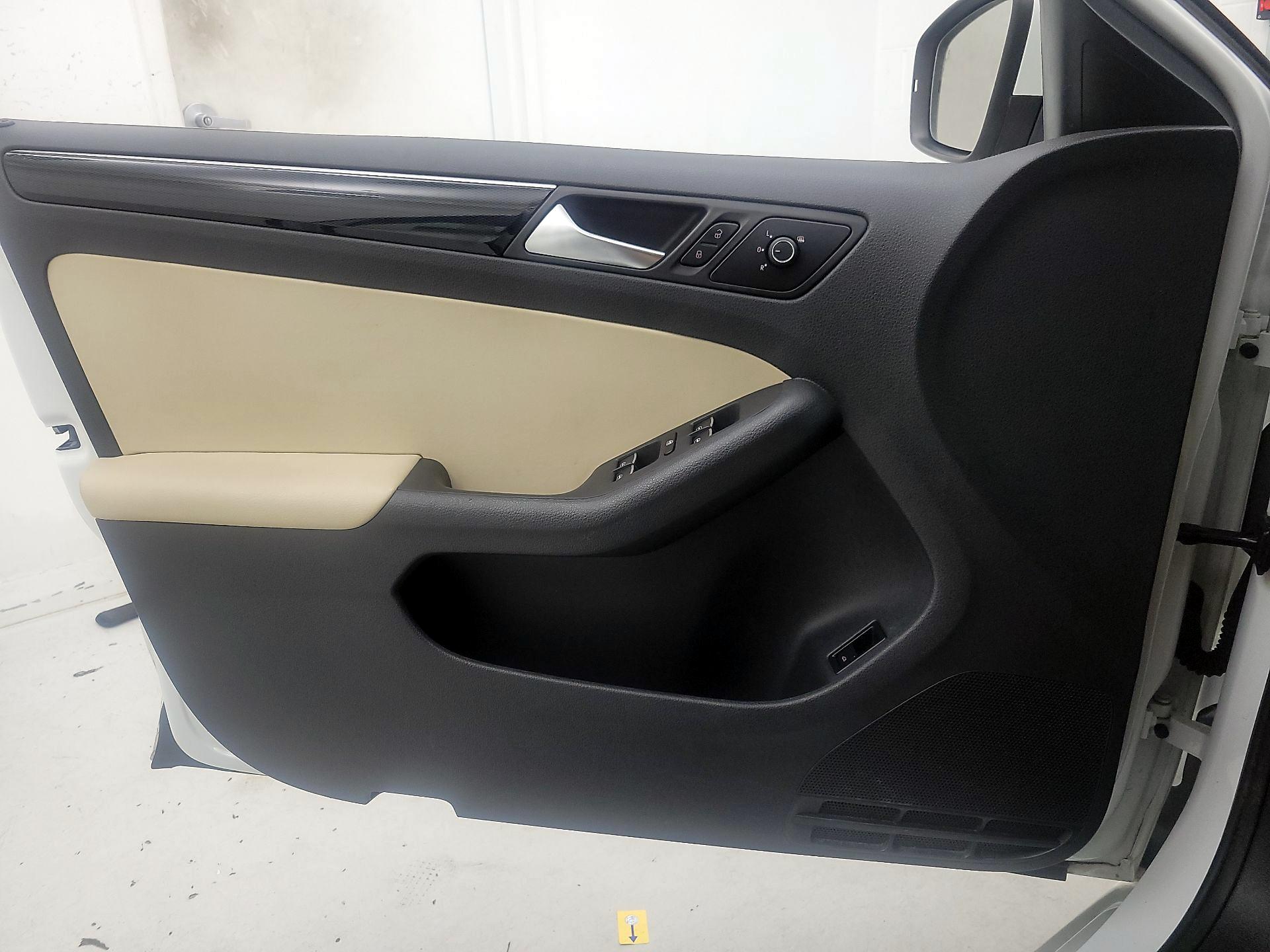 Thumbnail: 2016 Volkswagen Jetta - 12
