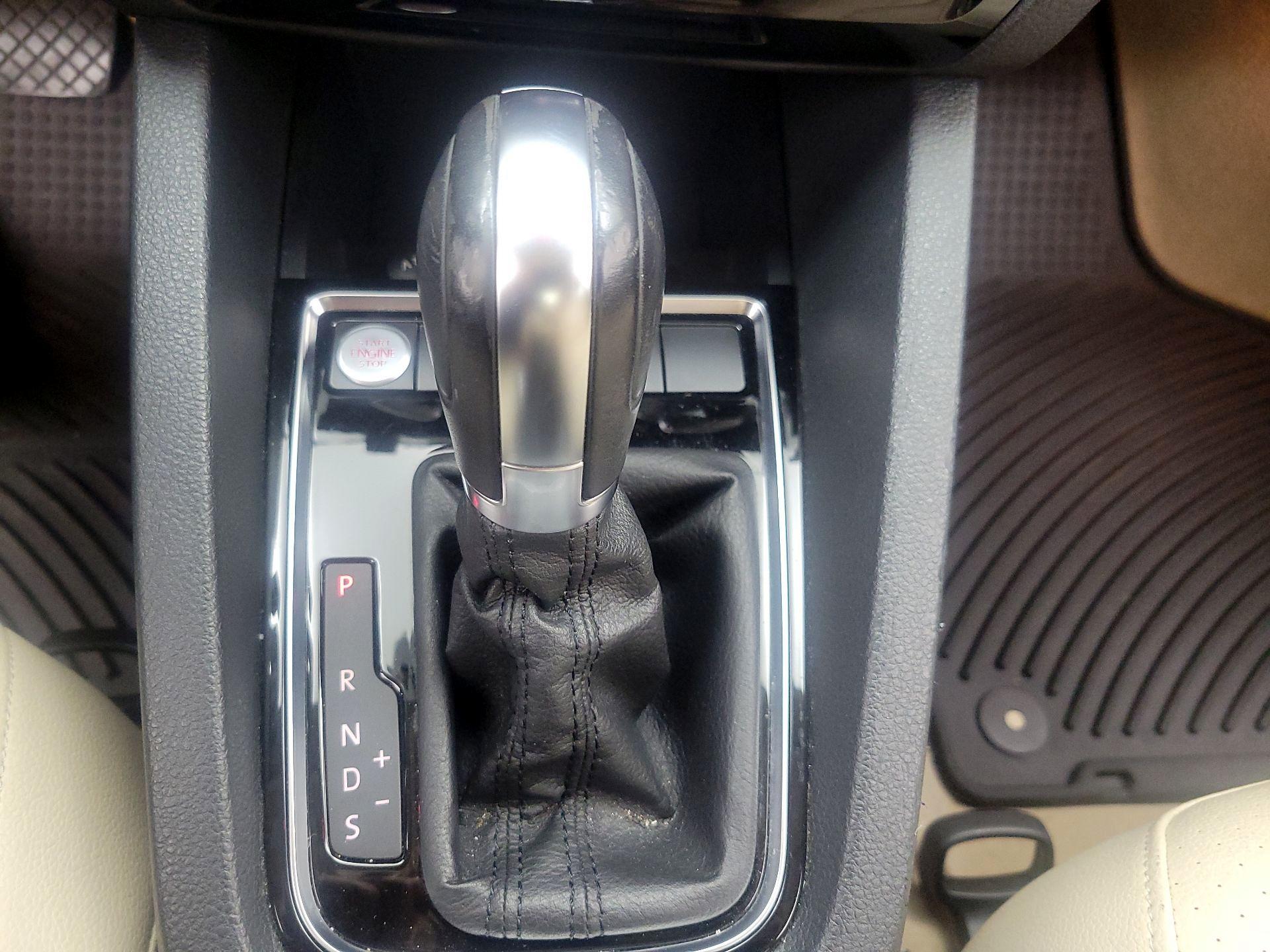 Thumbnail: 2016 Volkswagen Jetta - 18