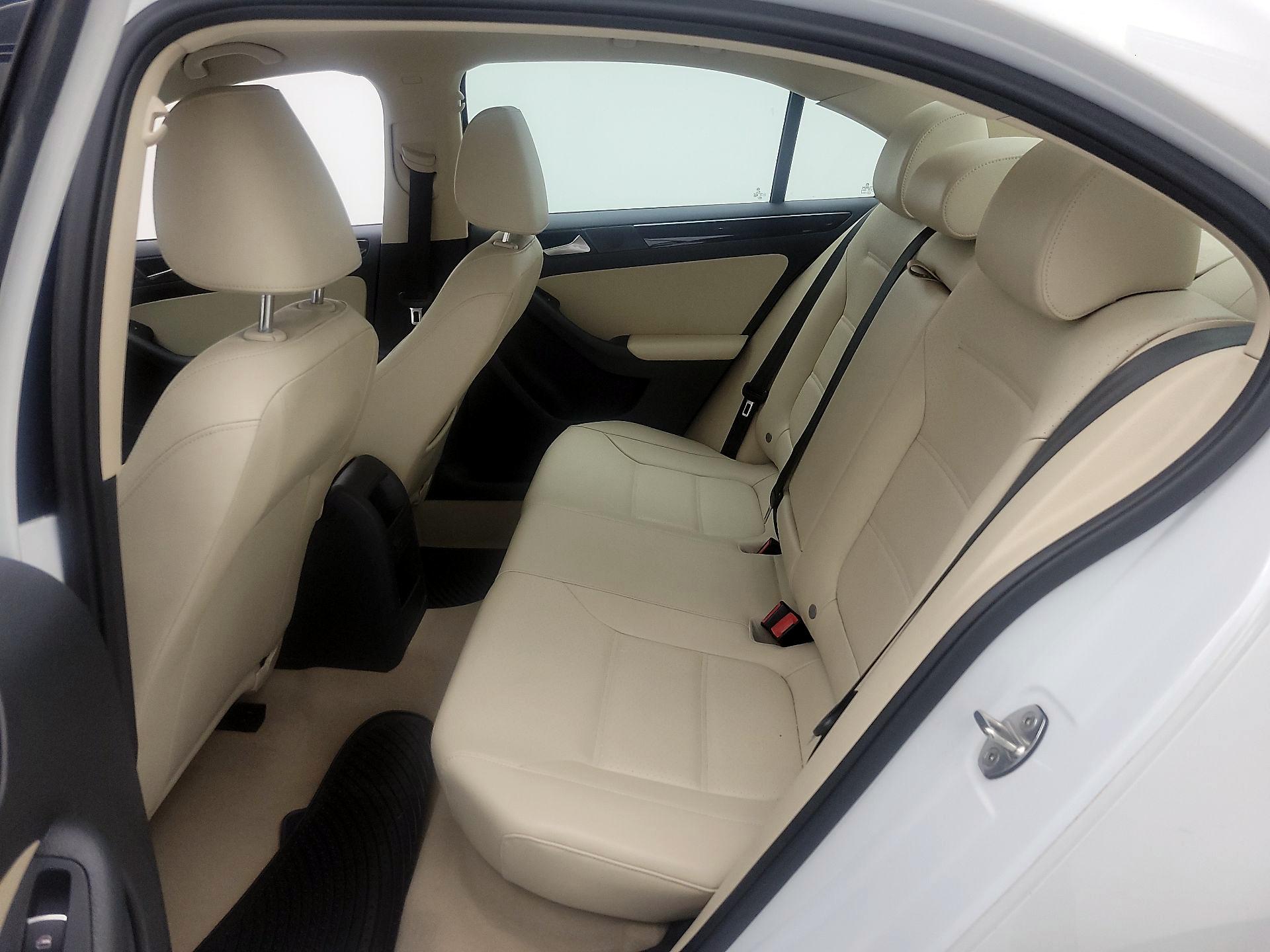 Thumbnail: 2016 Volkswagen Jetta - 20