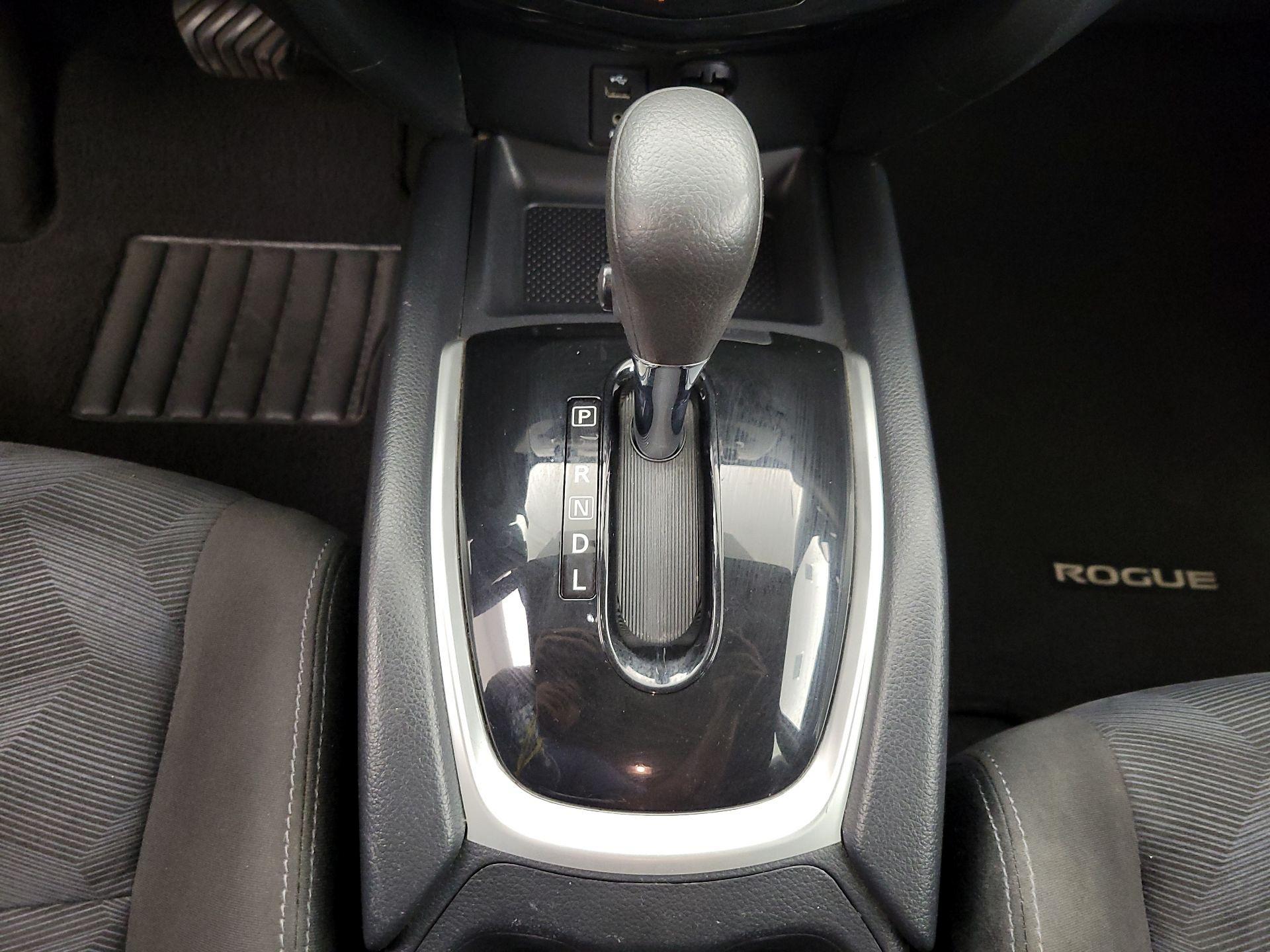 Thumbnail: 2015 Nissan Rogue - 17