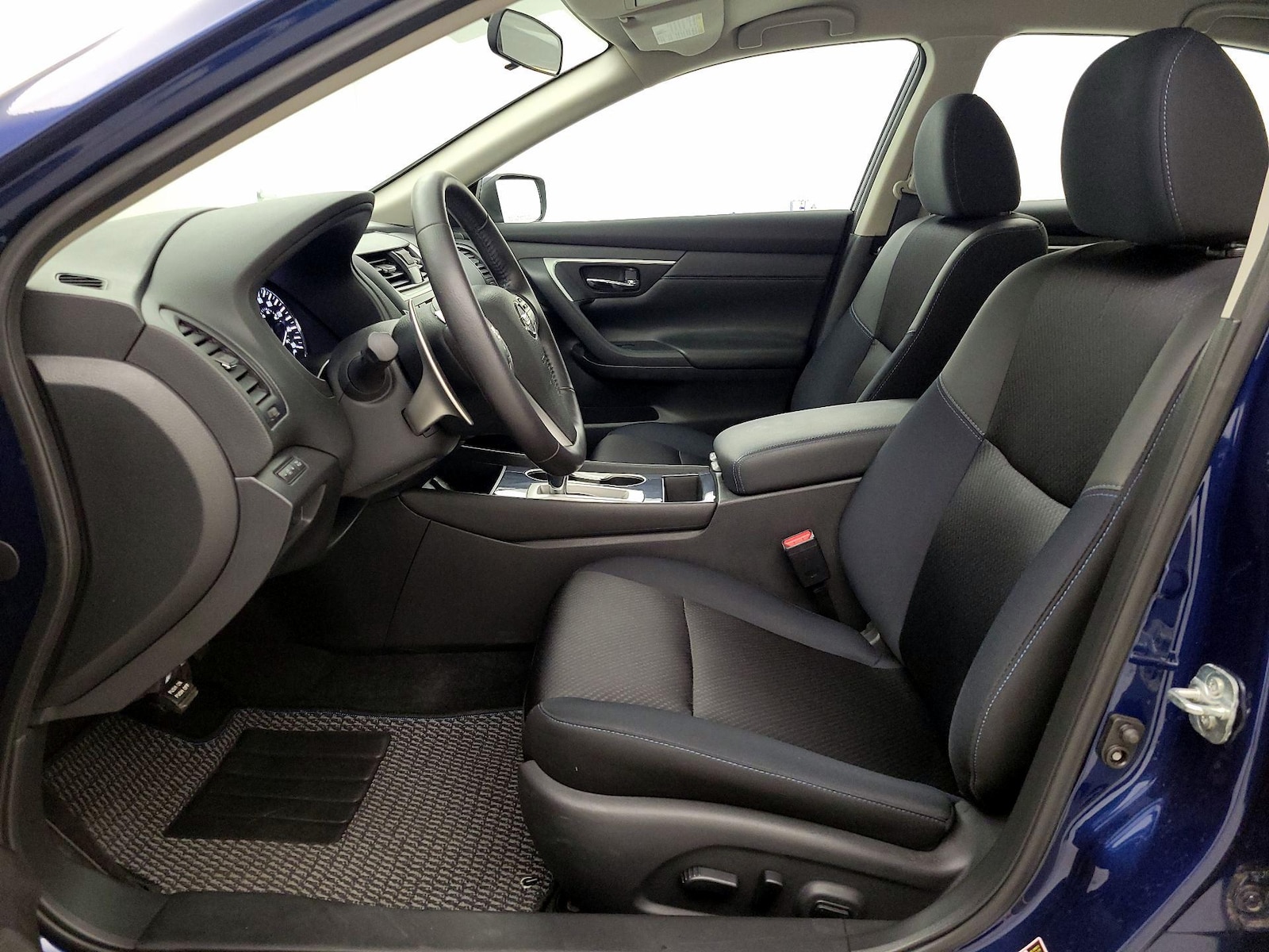 2018 Nissan Altima SR - Photo 12
