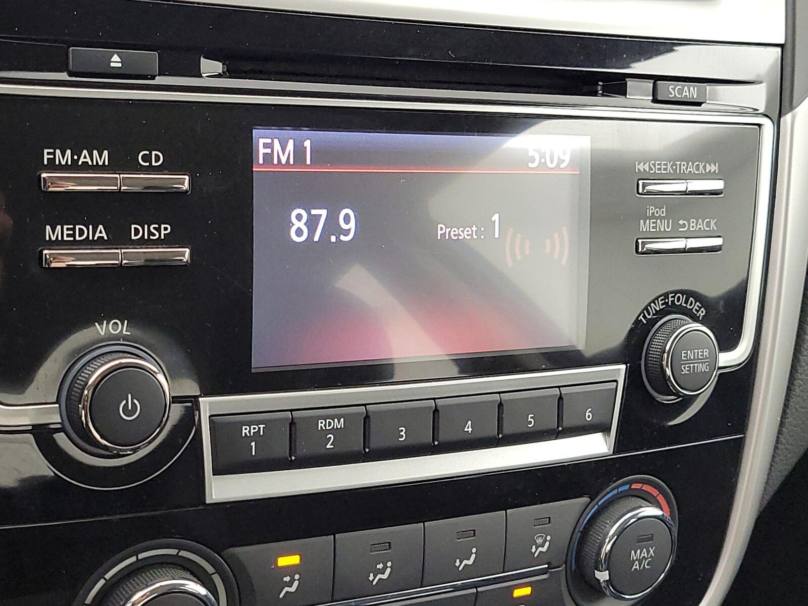 2018 Nissan Altima SR - Photo 16