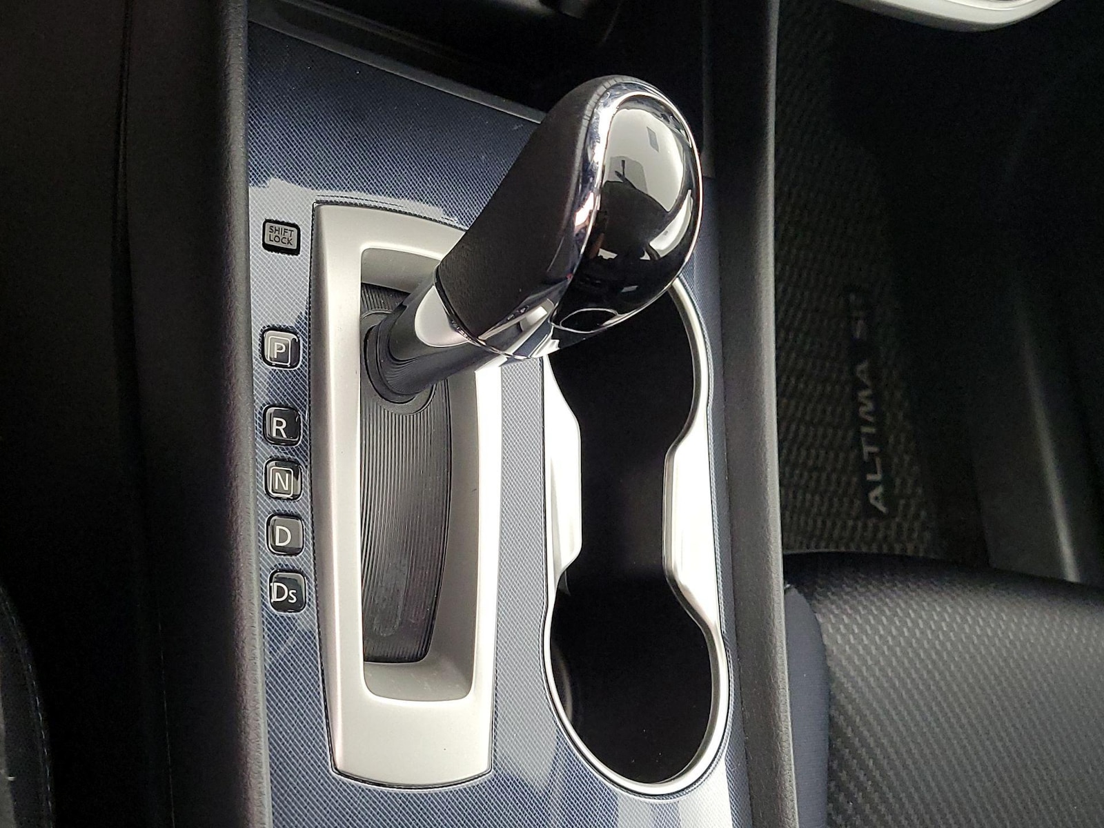 2018 Nissan Altima SR - Photo 18