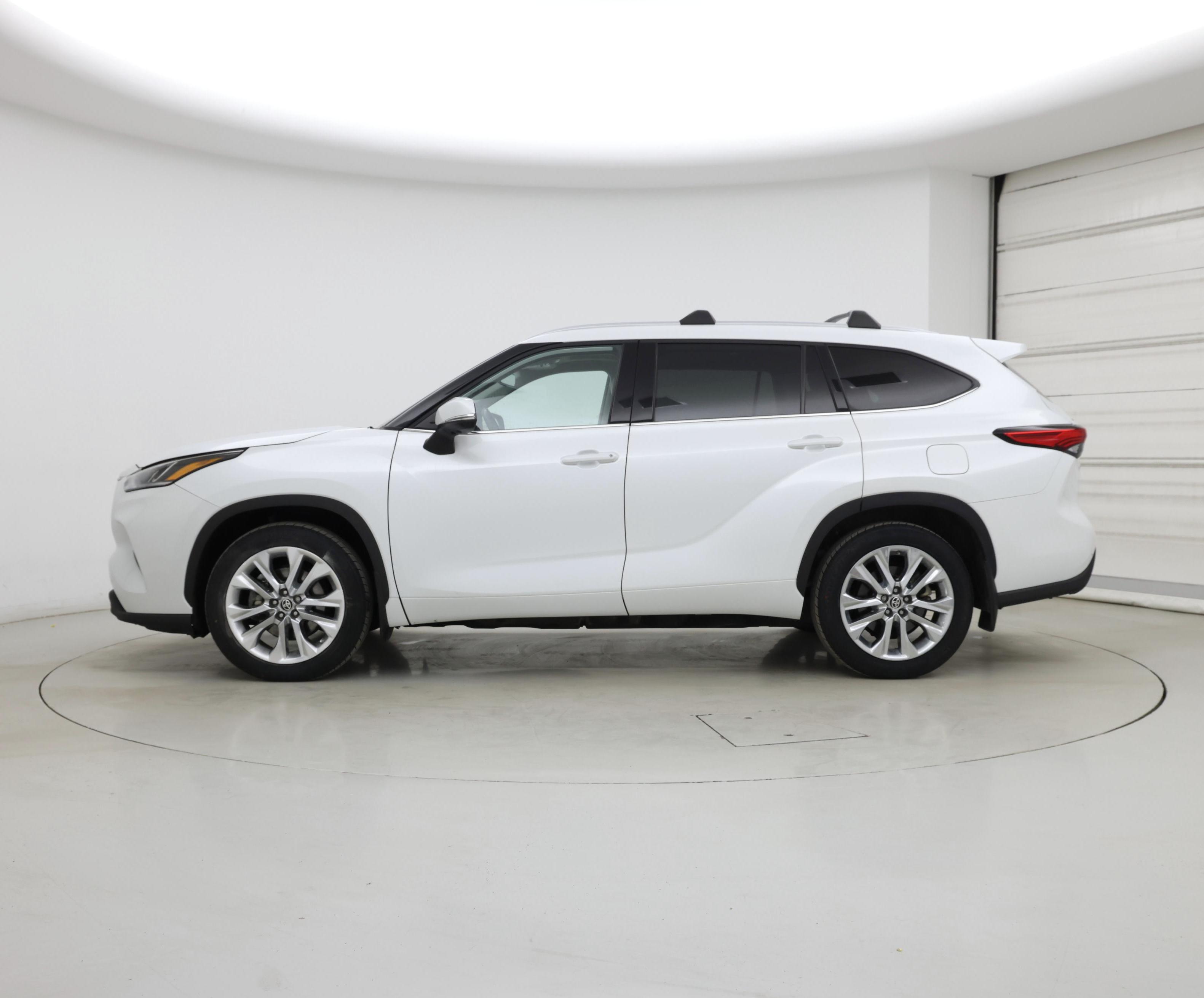 Thumbnail: 2023 Toyota Highlander - 3