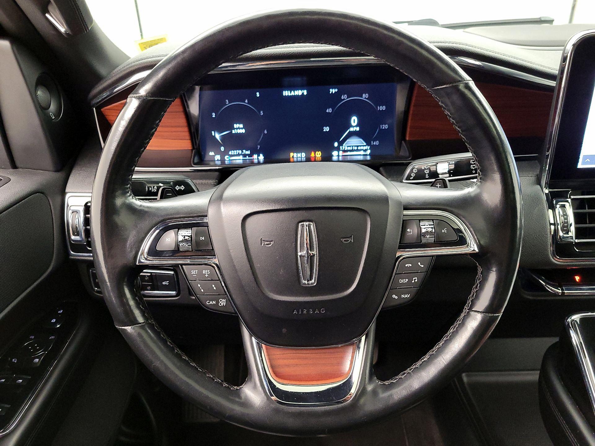 Thumbnail: 2021 Lincoln Navigator L - 10