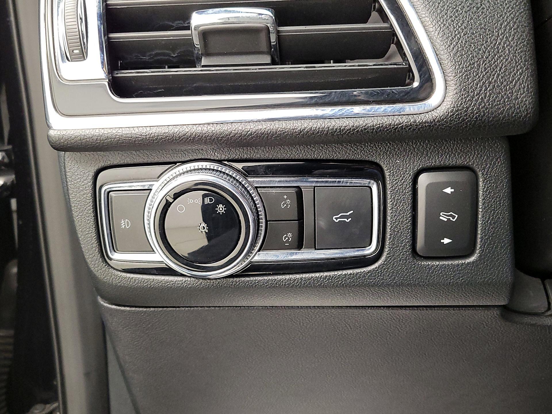 Thumbnail: 2021 Lincoln Navigator L - 13