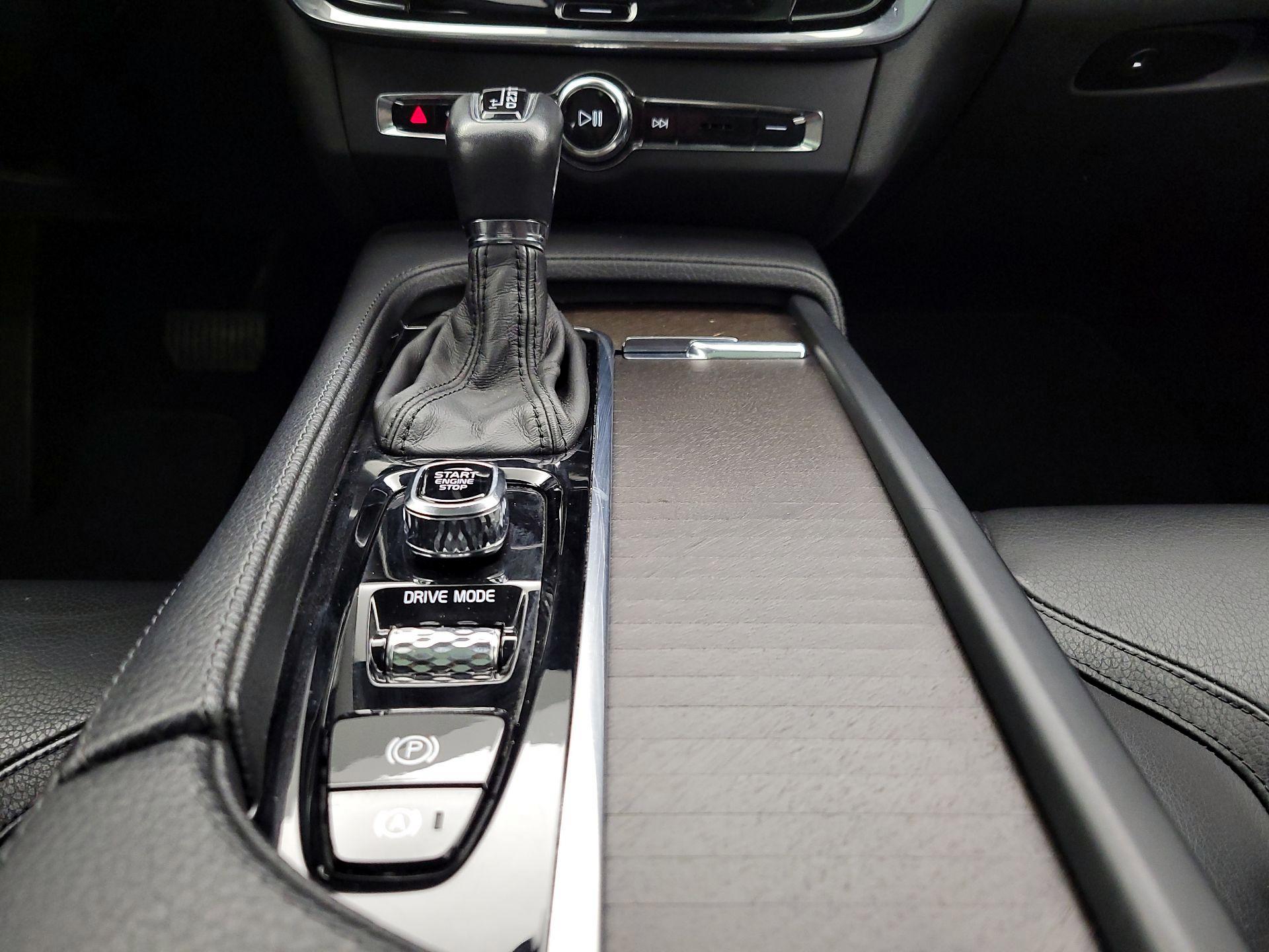 Thumbnail: 2018 Volvo V90 - 18