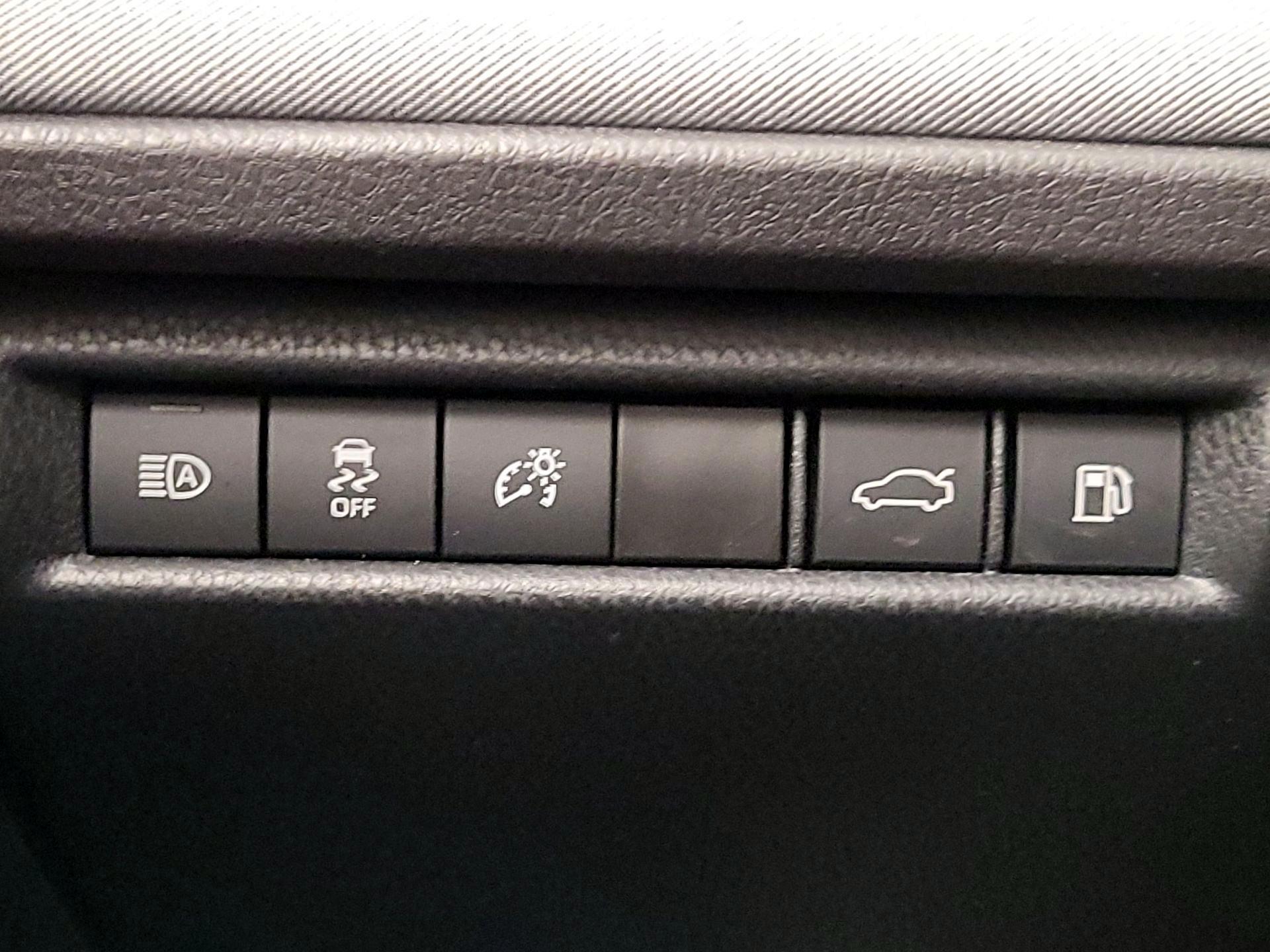 Thumbnail: 2025 Toyota Camry - 13