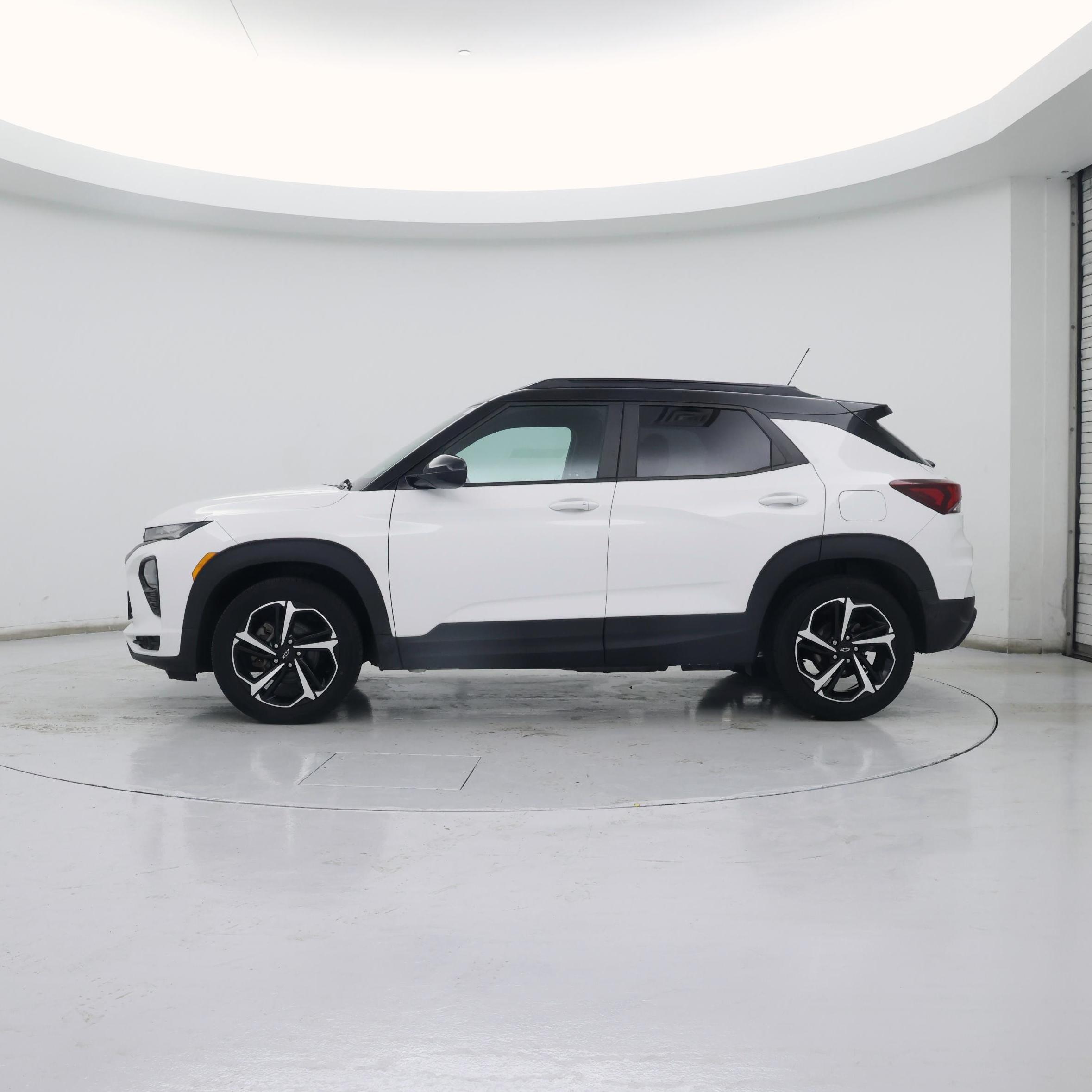 Thumbnail: 2021 Chevrolet TrailBlazer - 3