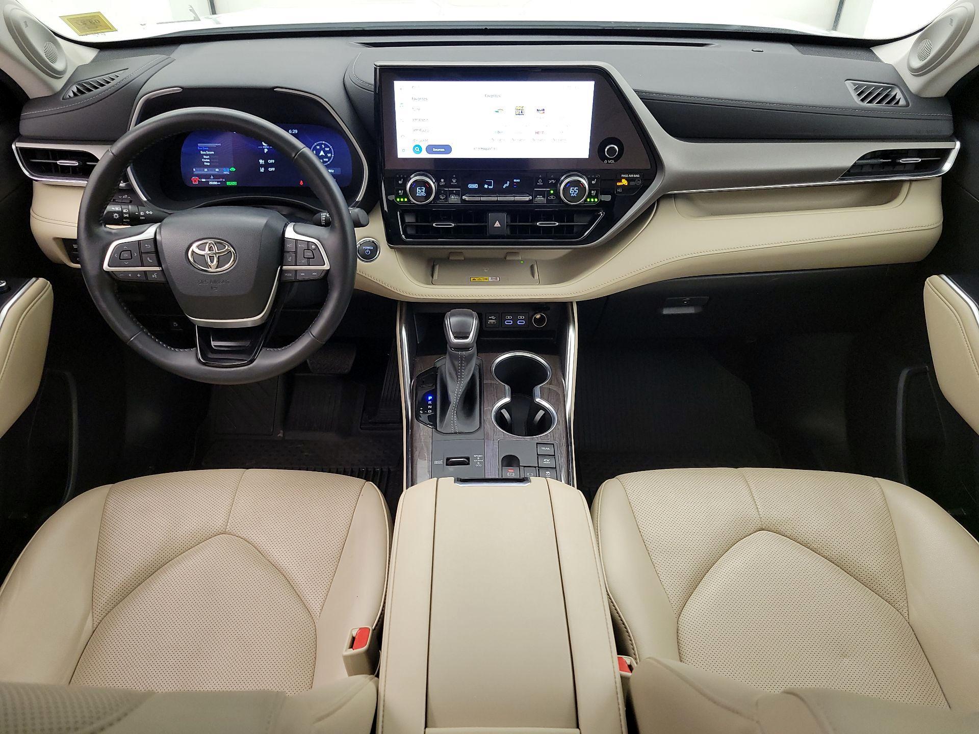 Thumbnail: 2023 Toyota Highlander - 9