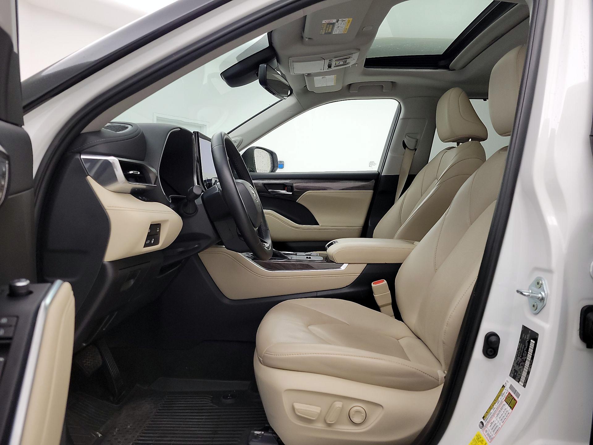 Thumbnail: 2023 Toyota Highlander - 11