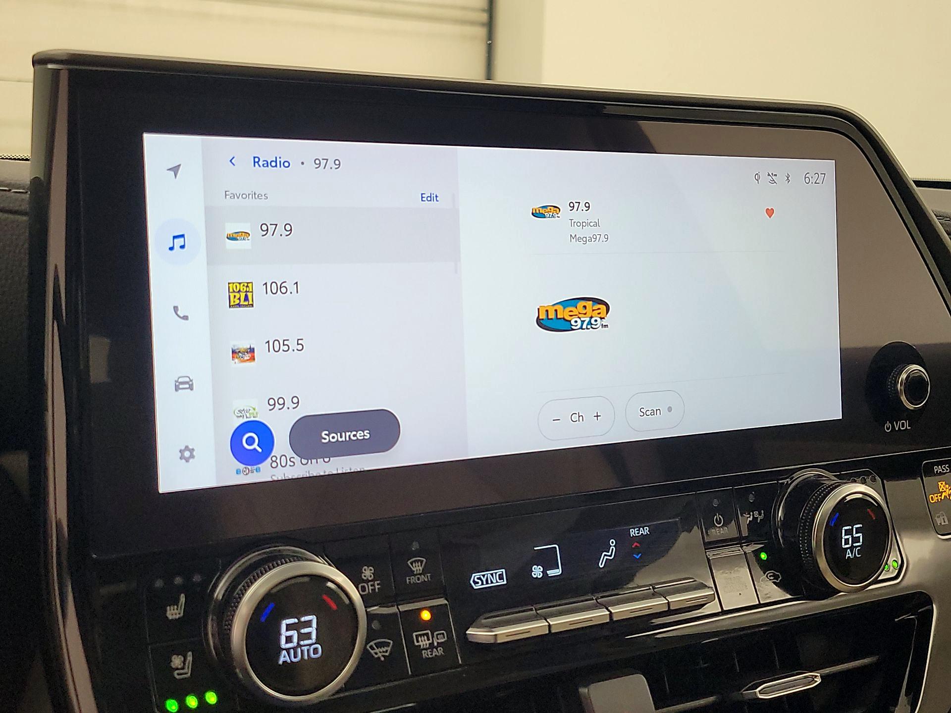 Thumbnail: 2023 Toyota Highlander - 15