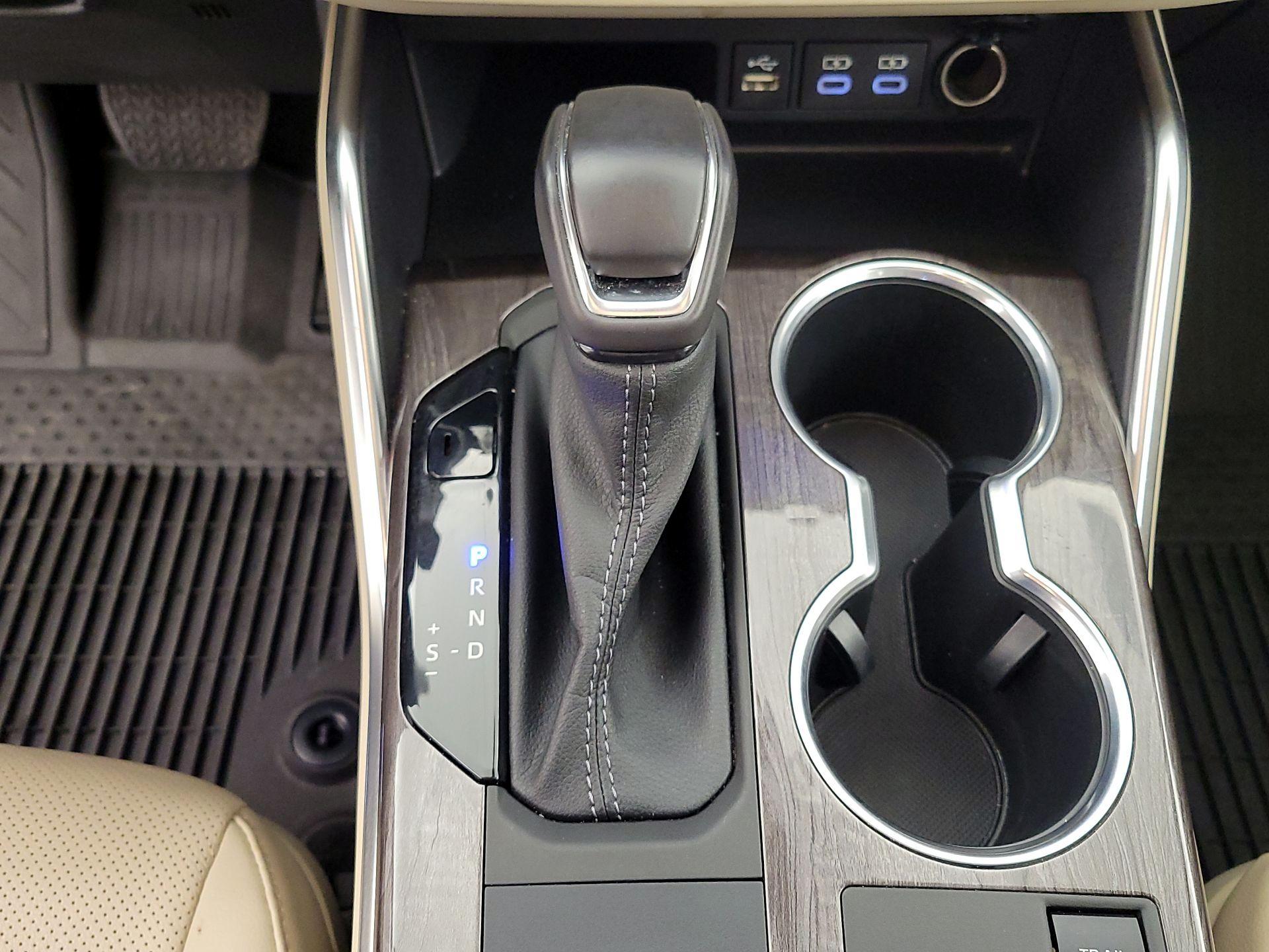 Thumbnail: 2023 Toyota Highlander - 17