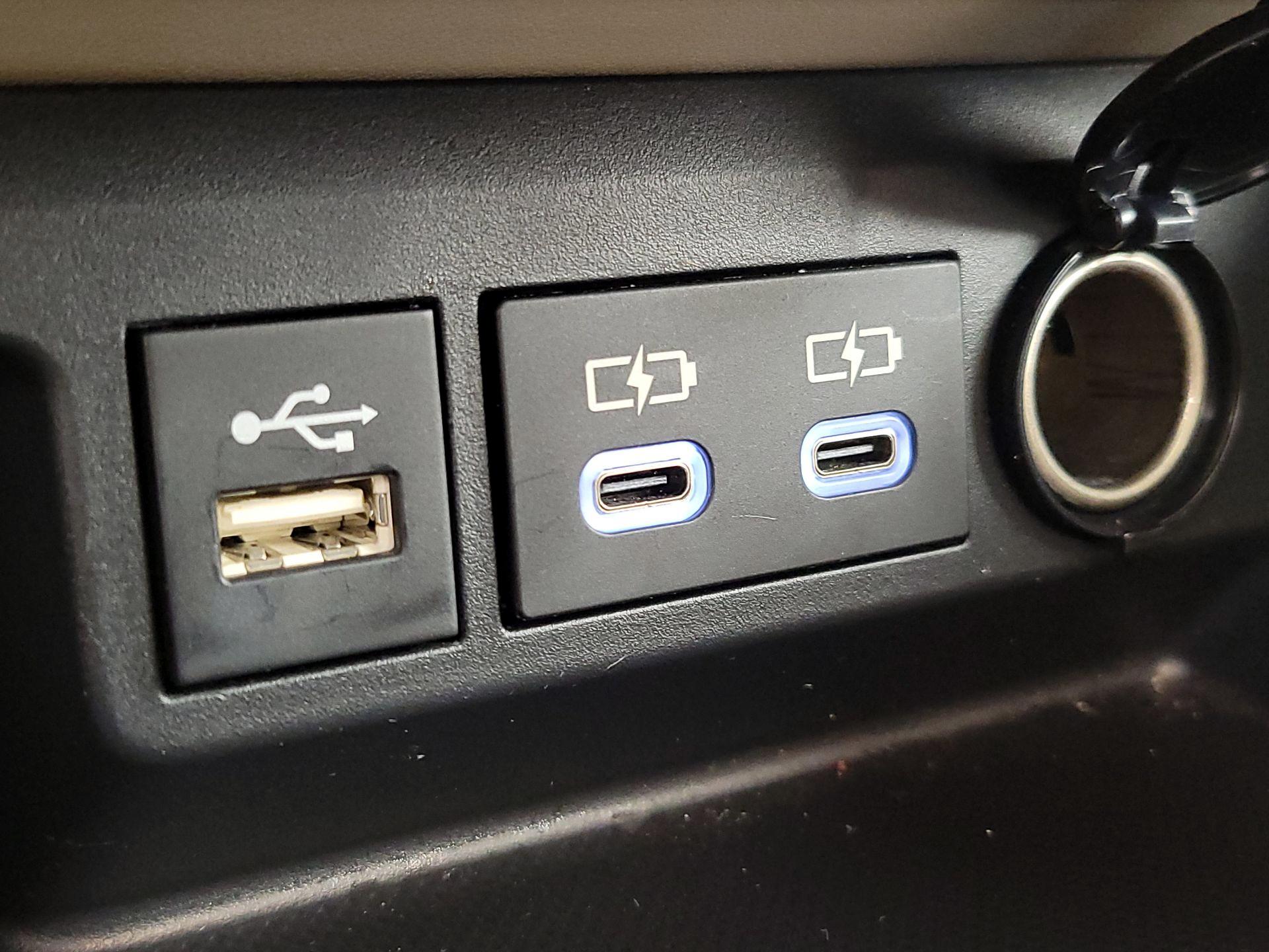 Thumbnail: 2023 Toyota Highlander - 18