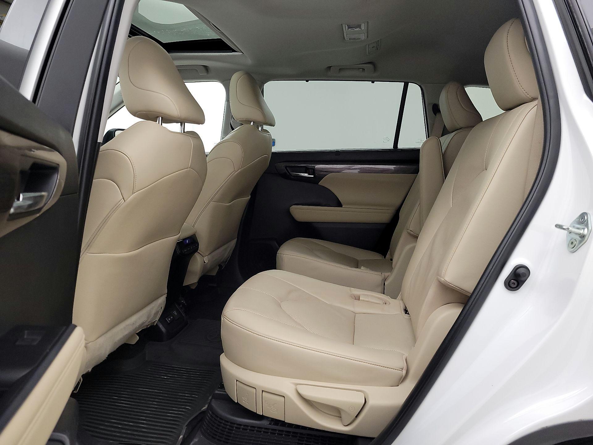 Thumbnail: 2023 Toyota Highlander - 20