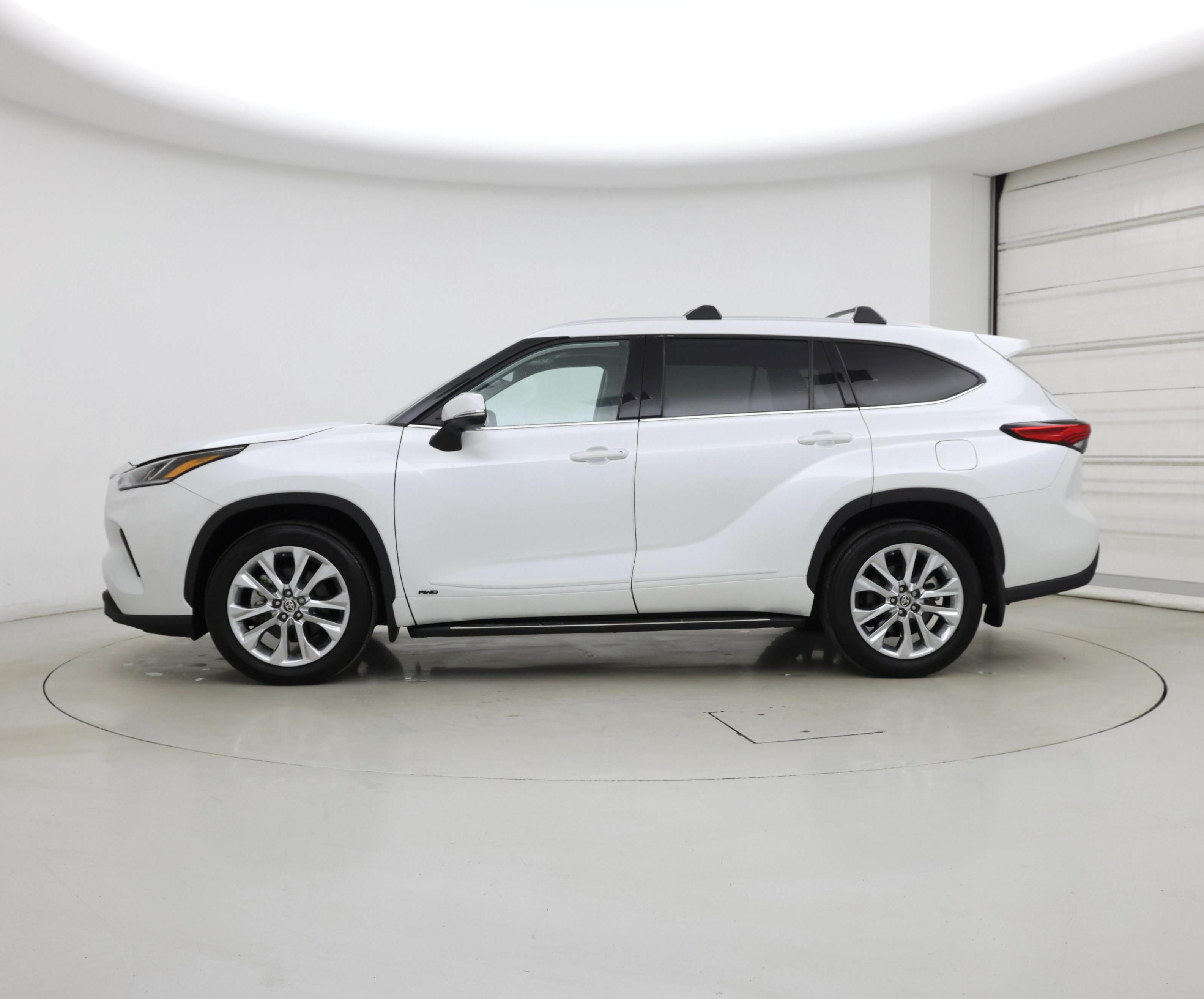 Thumbnail: 2023 Toyota Highlander - 3