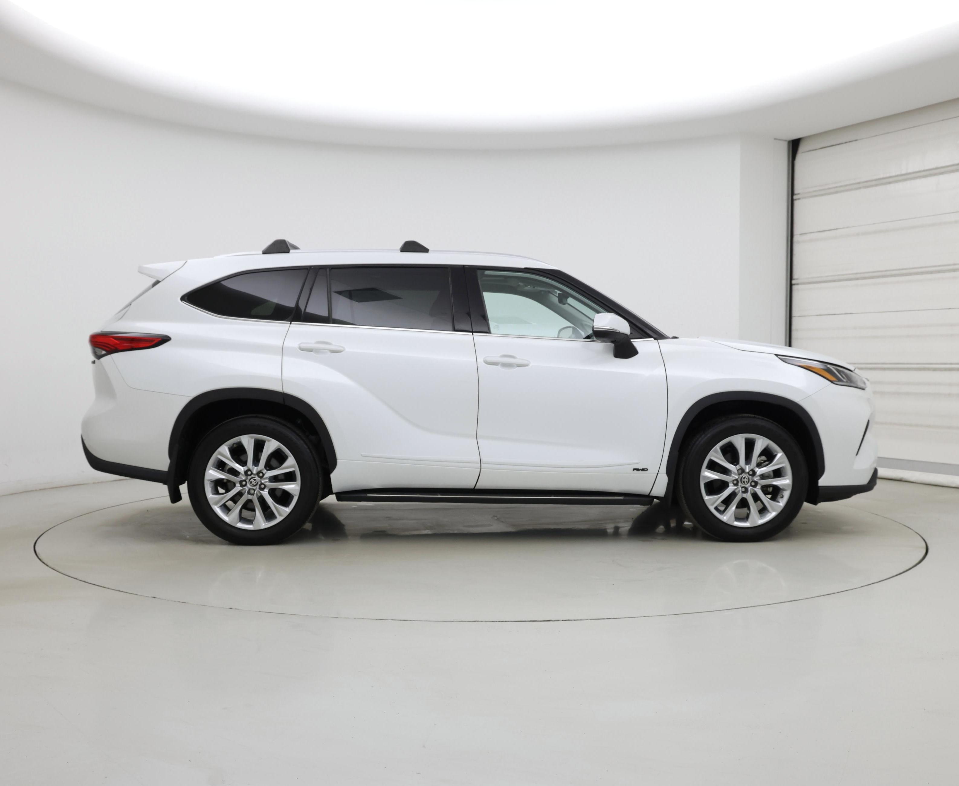 Thumbnail: 2023 Toyota Highlander - 7