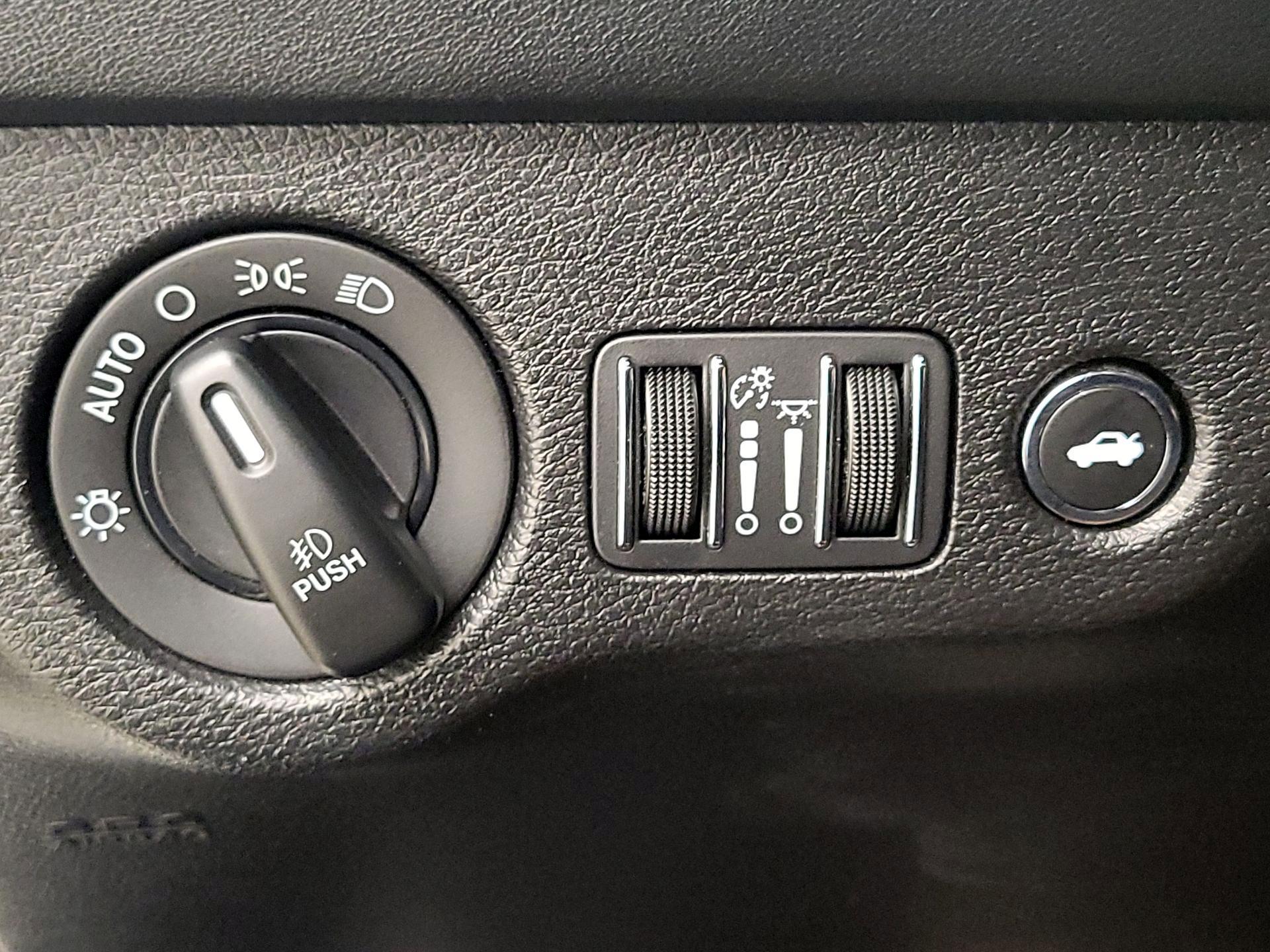 Thumbnail: 2020 Dodge Charger - 13