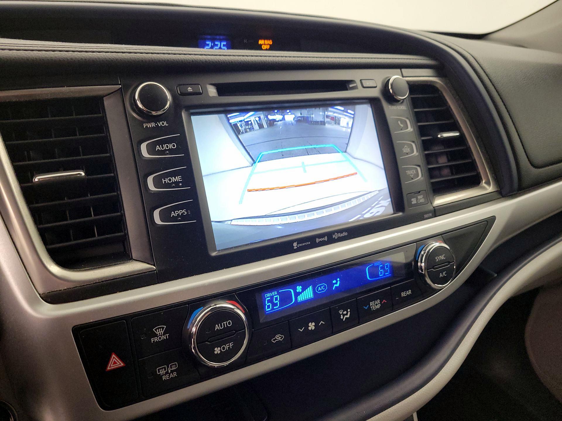 Thumbnail: 2018 Toyota Highlander - 14
