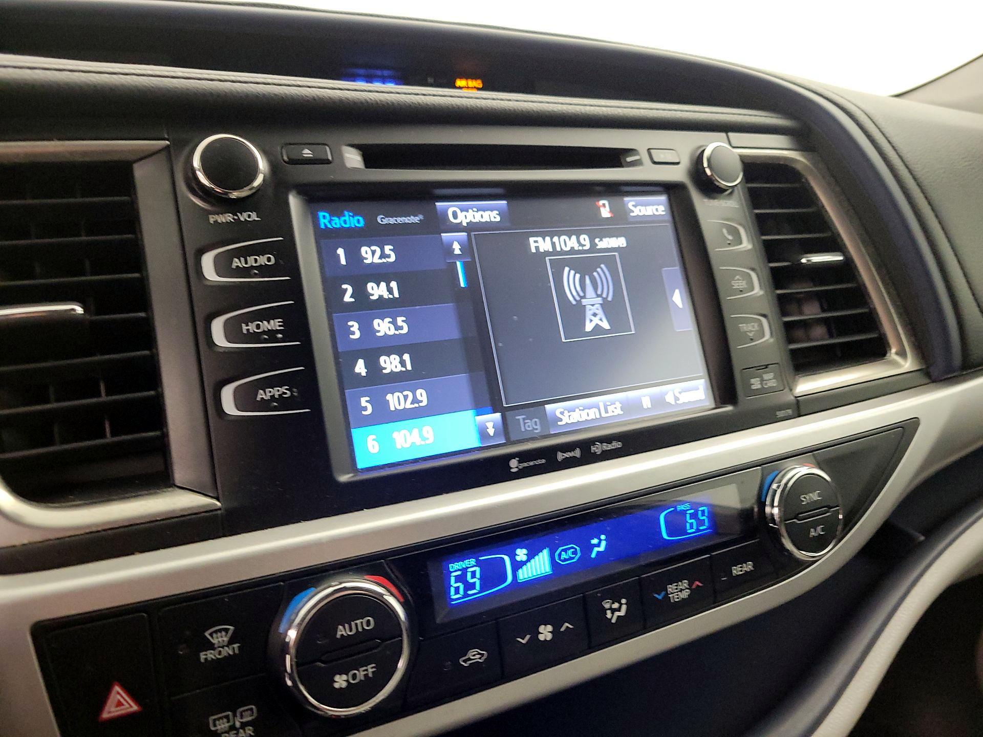 Thumbnail: 2018 Toyota Highlander - 15