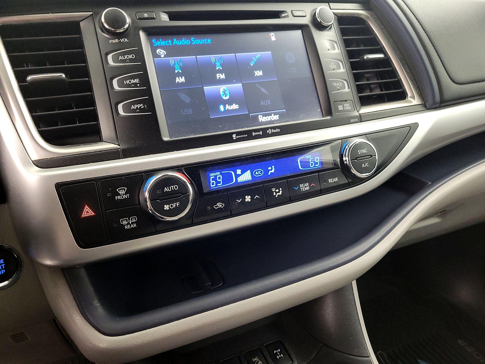 Thumbnail: 2018 Toyota Highlander - 16