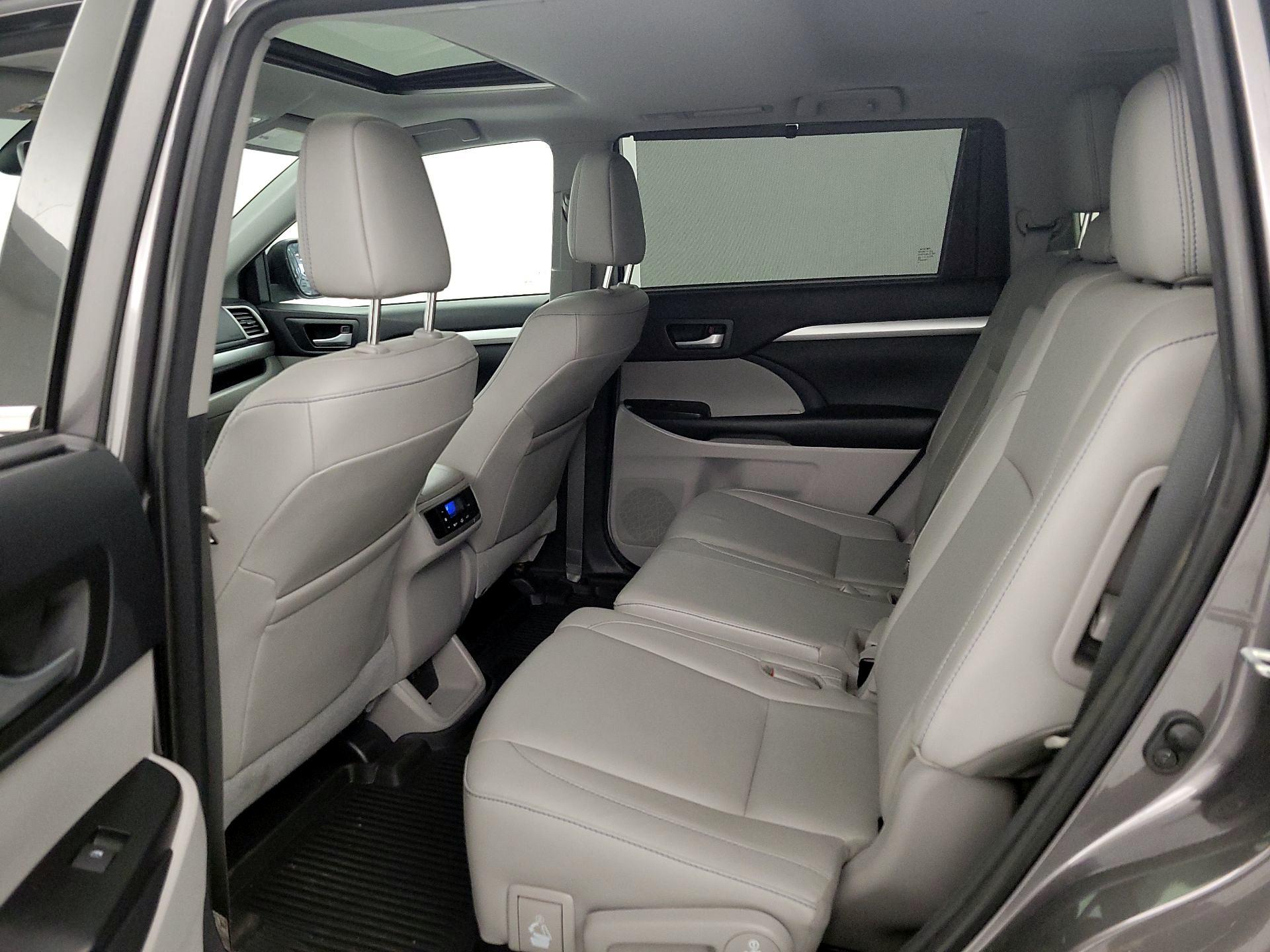 Thumbnail: 2018 Toyota Highlander - 20