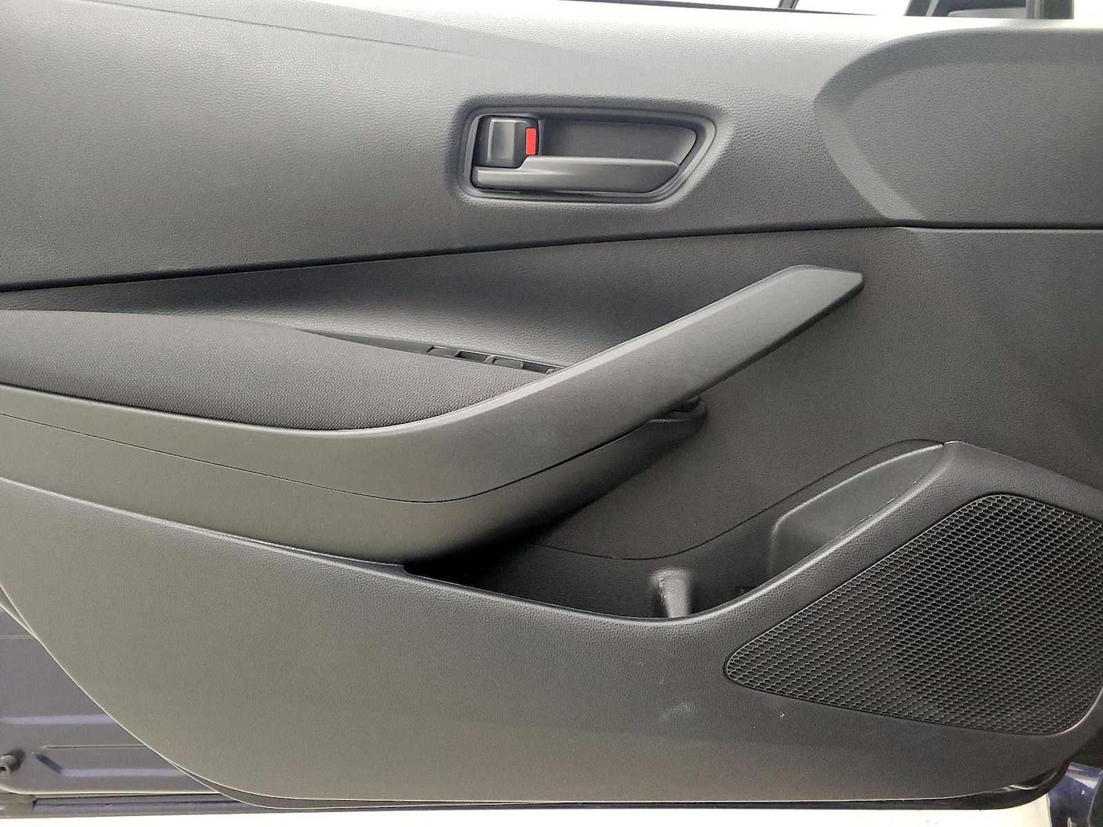 2023 Toyota Corolla LE - Photo 13