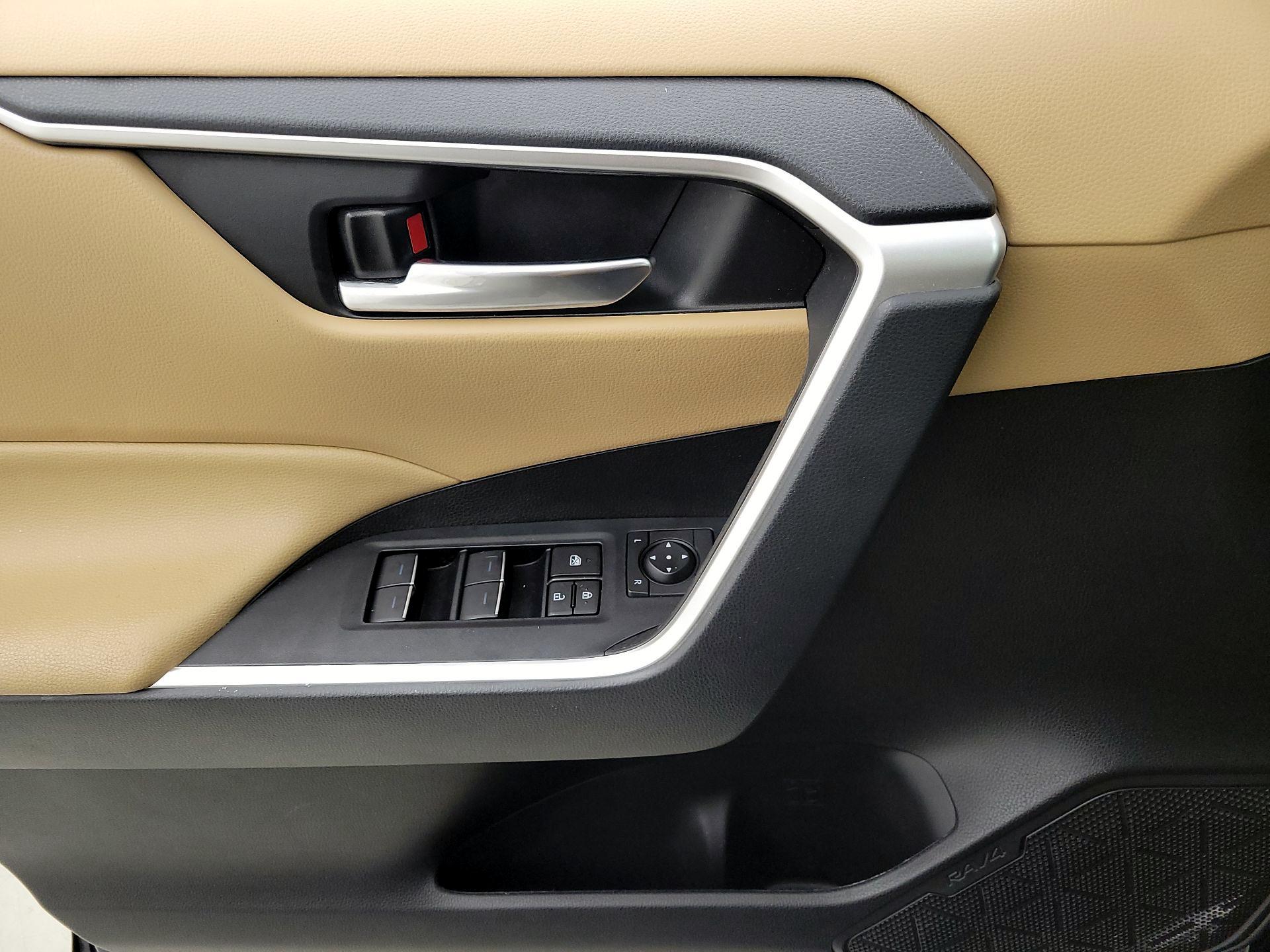 Thumbnail: 2023 Toyota RAV4 - 12