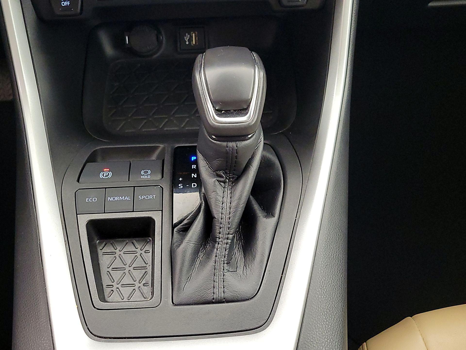 Thumbnail: 2023 Toyota RAV4 - 17