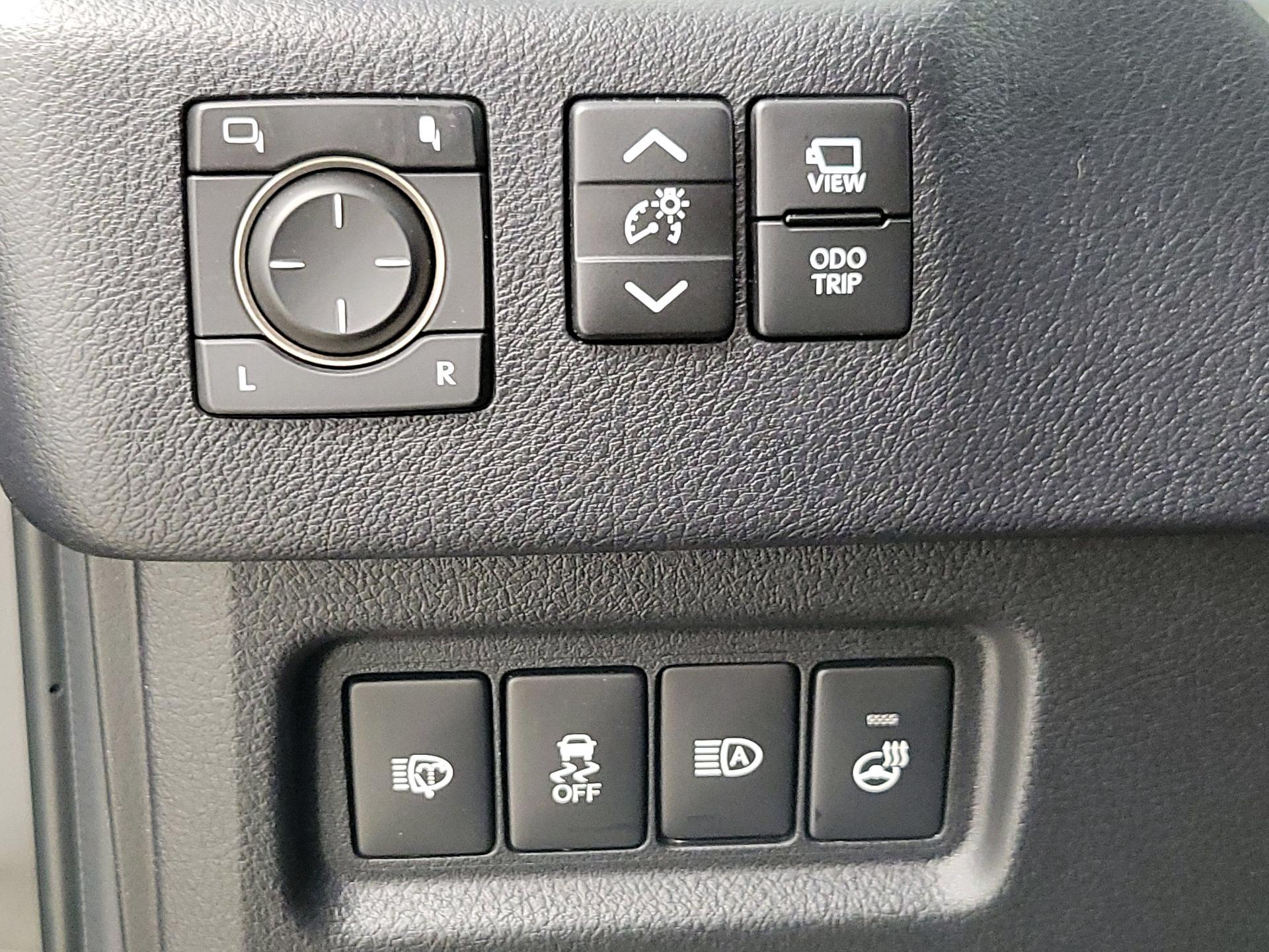 Thumbnail: 2023 Lexus GX - 13