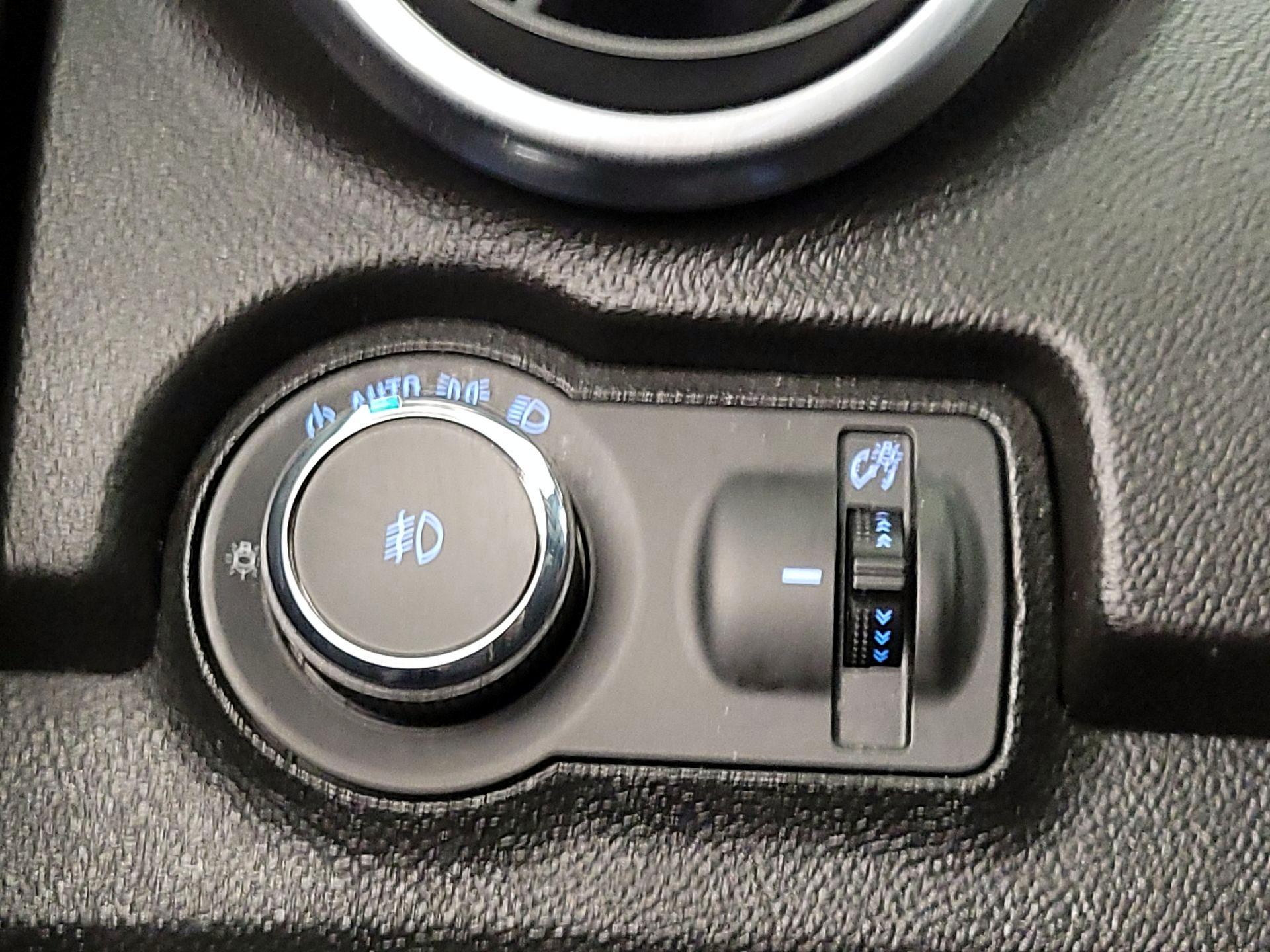 Thumbnail: 2016 Chevrolet Trax - 13