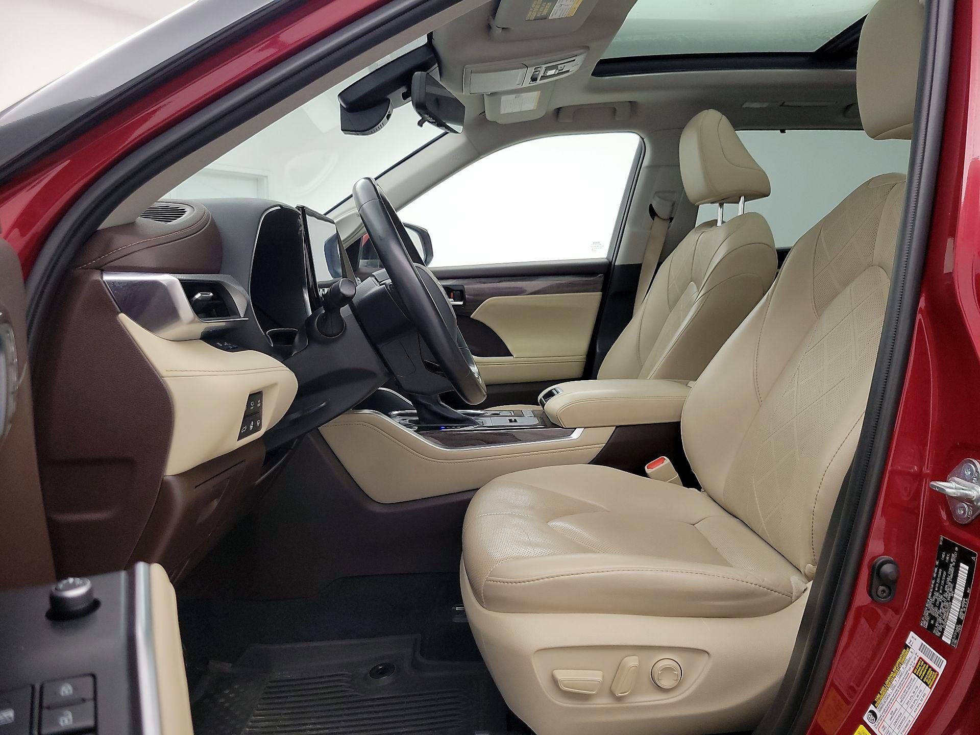 Thumbnail: 2021 Toyota Highlander - 11
