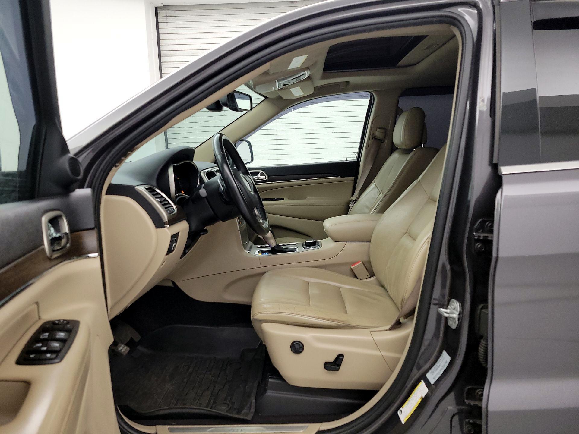 Thumbnail: 2016 Jeep Grand Cherokee - 11