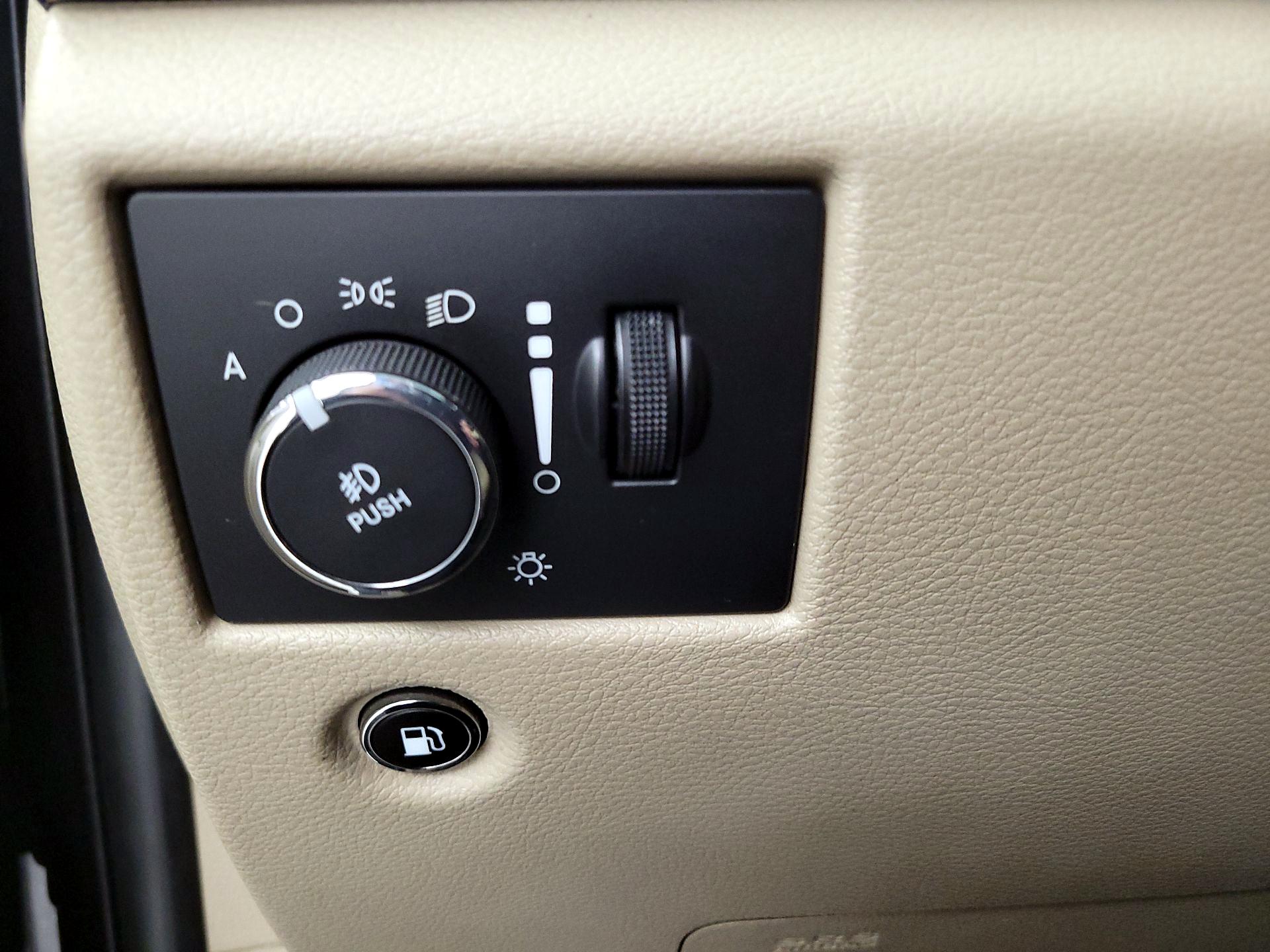 Thumbnail: 2016 Jeep Grand Cherokee - 13