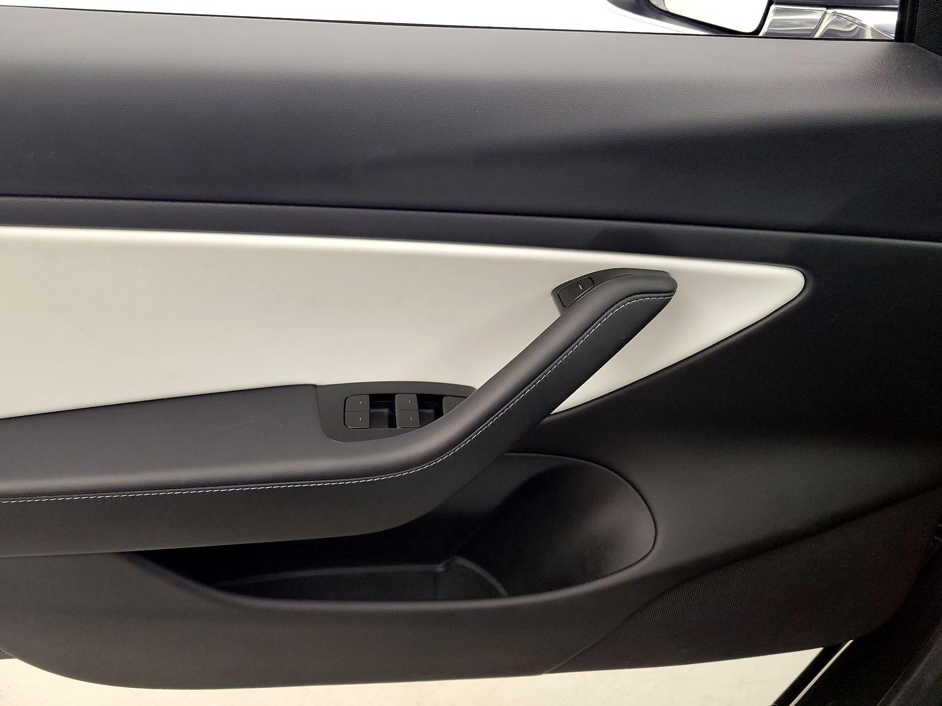 Thumbnail: 2020 Tesla Model 3 - 12