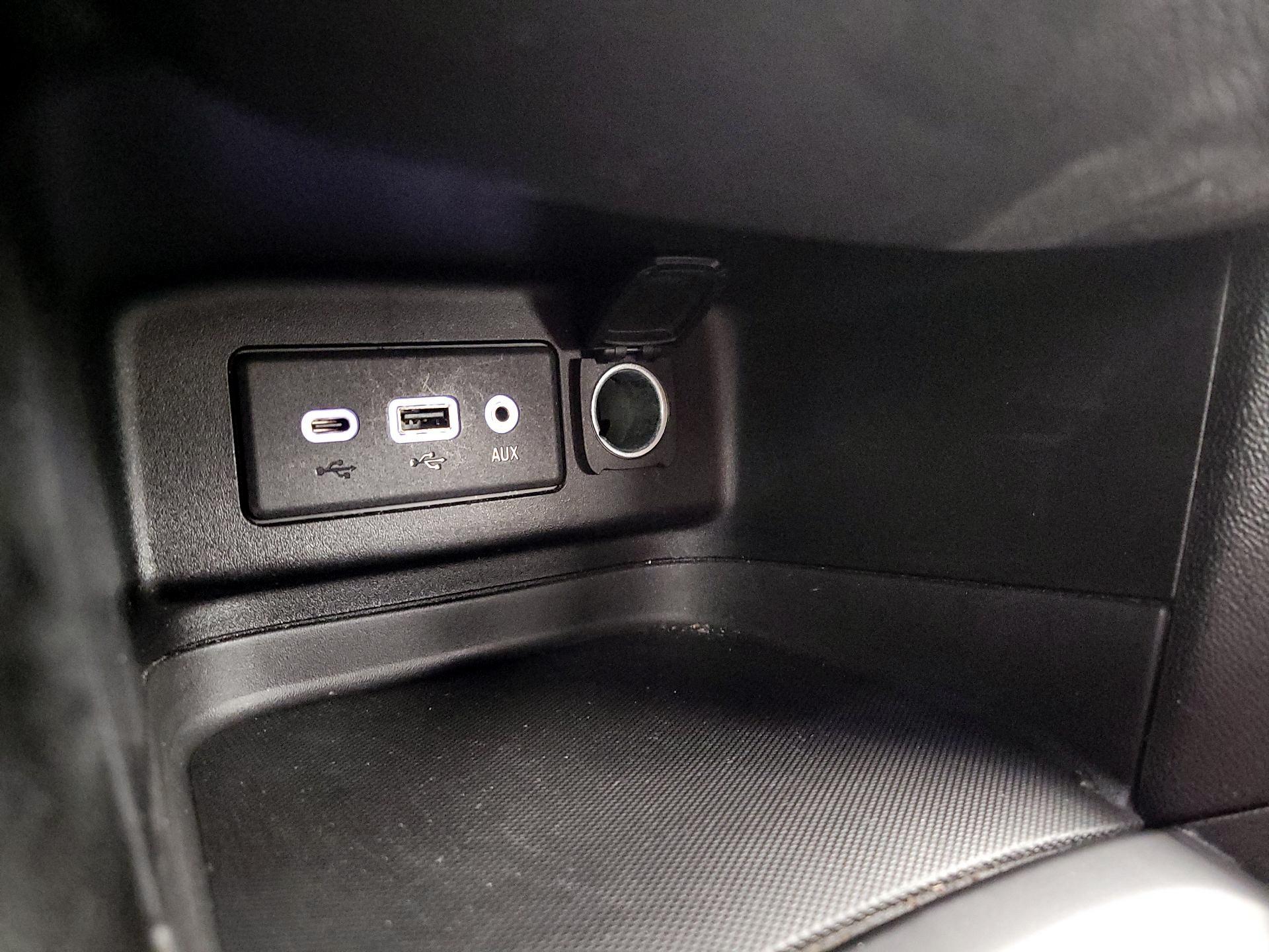 Thumbnail: 2019 Chevrolet Equinox - 18