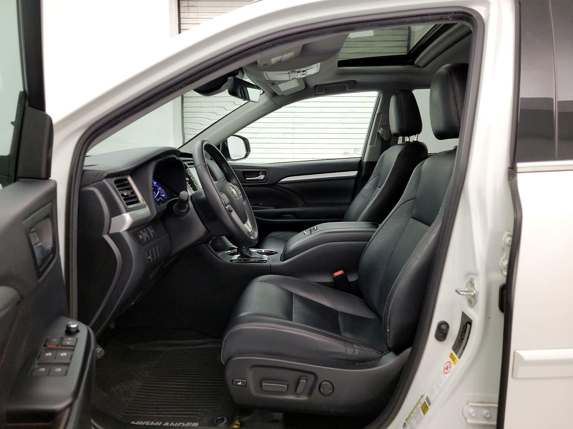 Thumbnail: 2019 Toyota Highlander - 11