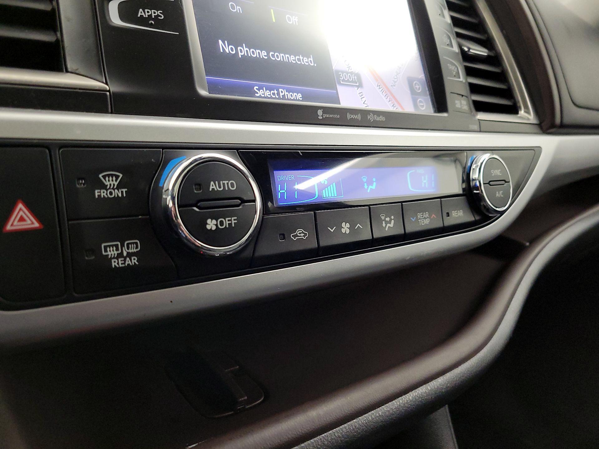 Thumbnail: 2019 Toyota Highlander - 17