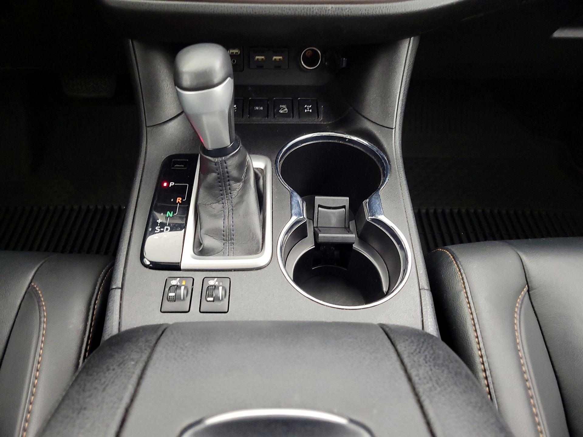 Thumbnail: 2019 Toyota Highlander - 18