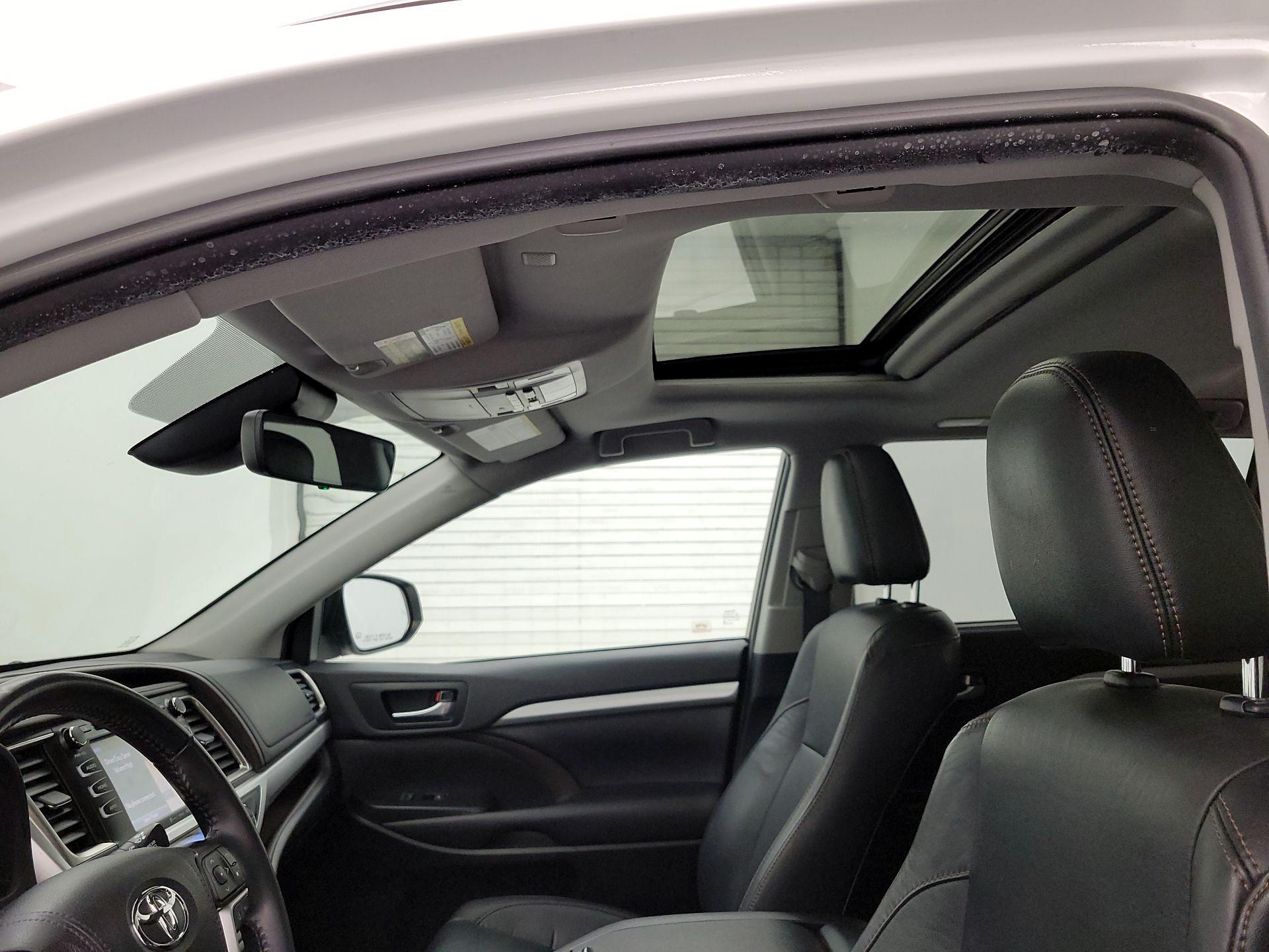 Thumbnail: 2019 Toyota Highlander - 20