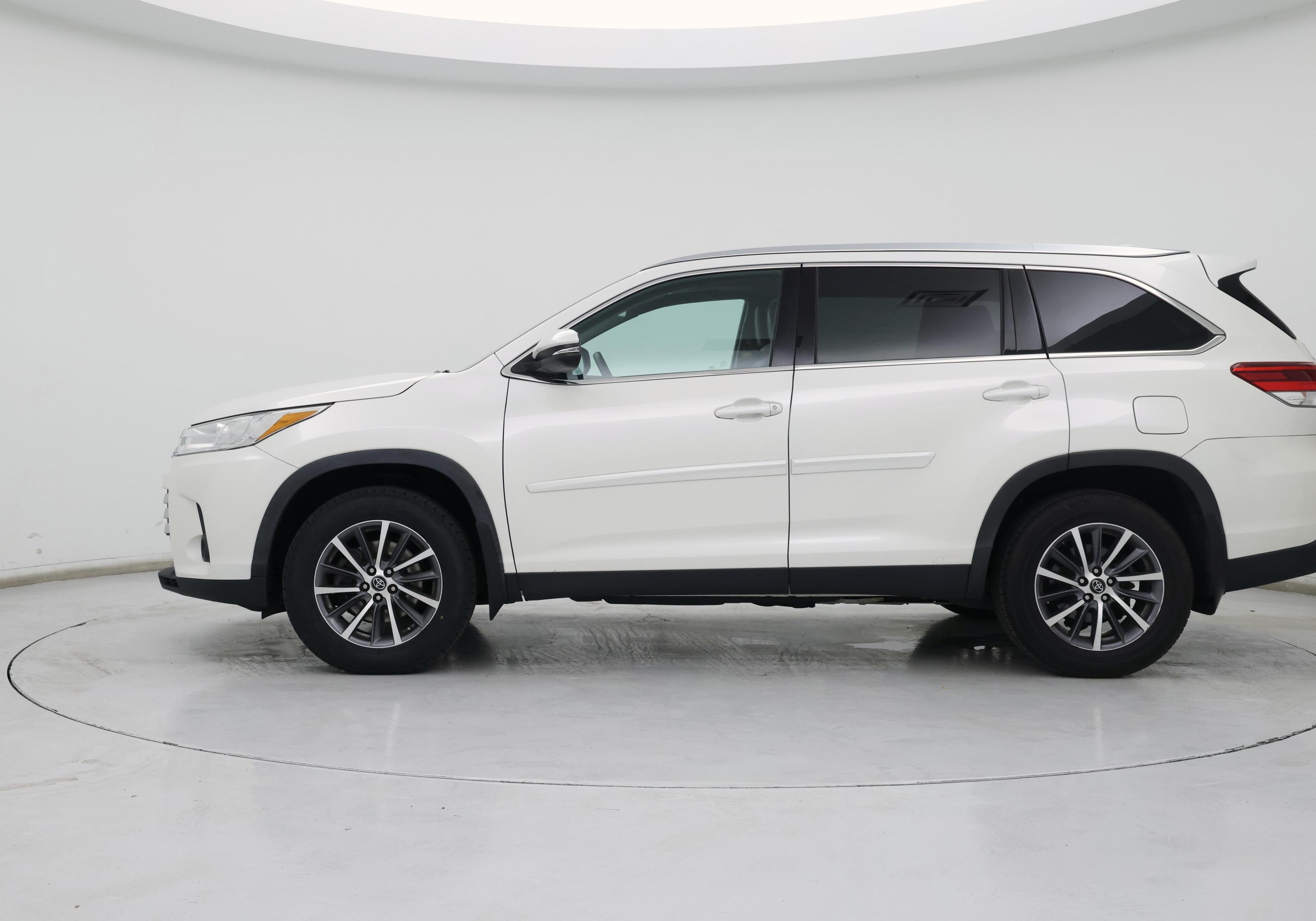 Thumbnail: 2019 Toyota Highlander - 3